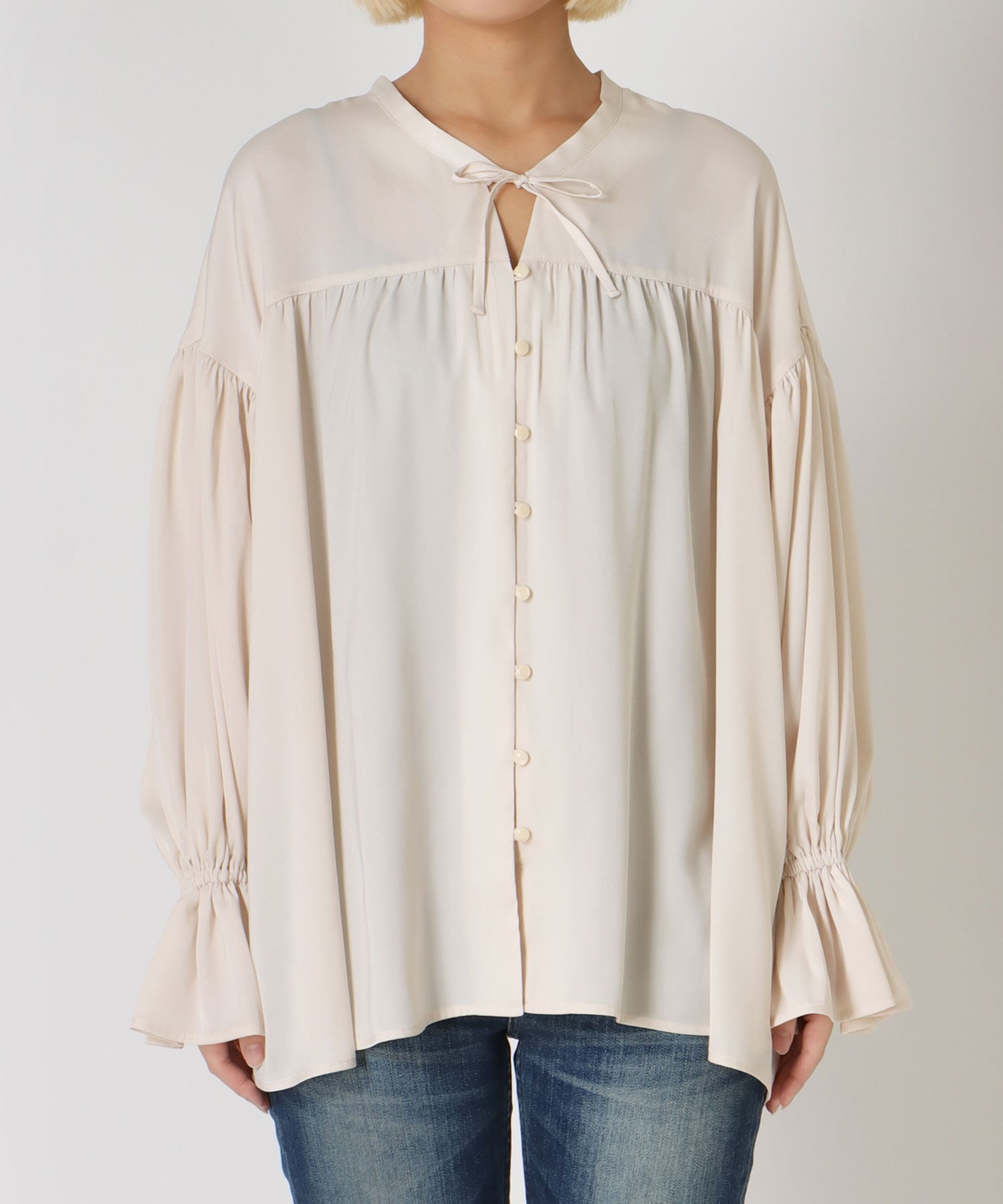 サテンギャザーブラウス