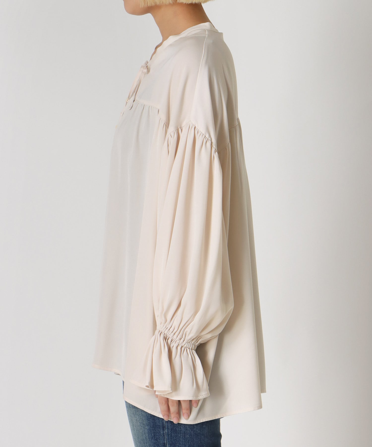 サテンギャザーブラウス