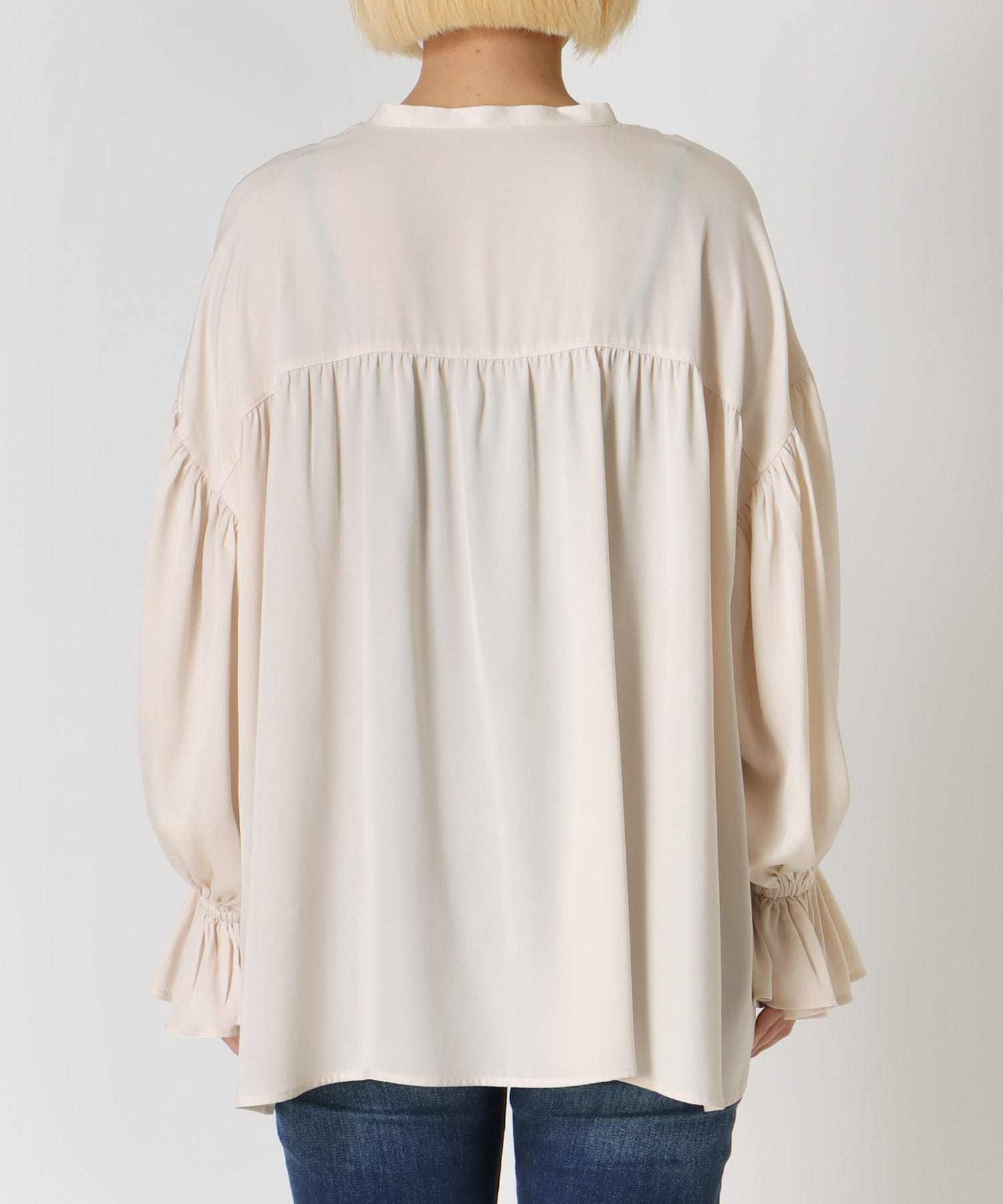 サテンギャザーブラウス