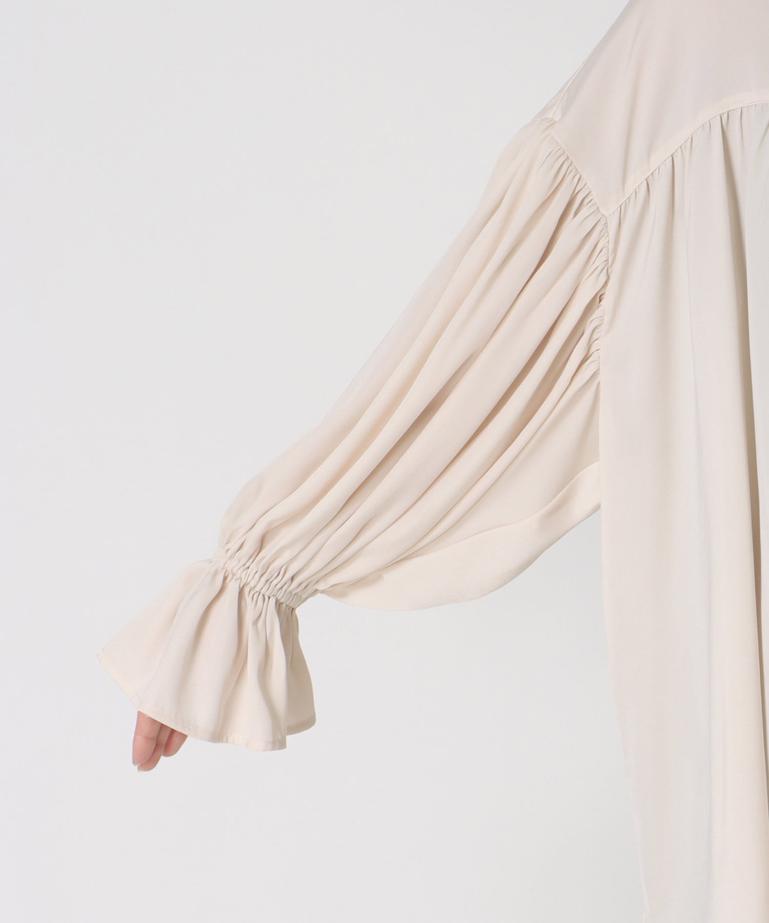 サテンギャザーブラウス