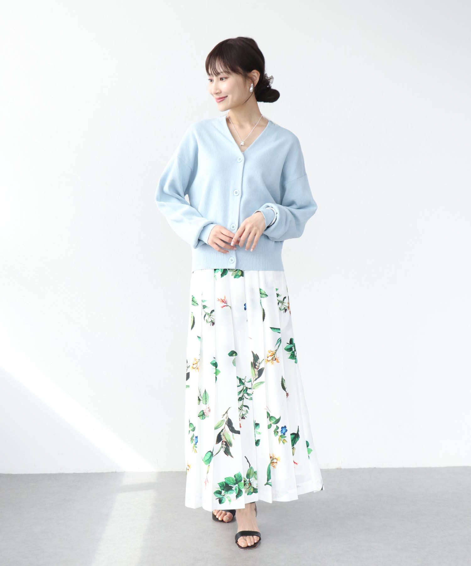 キーネックリラックスカーディガン