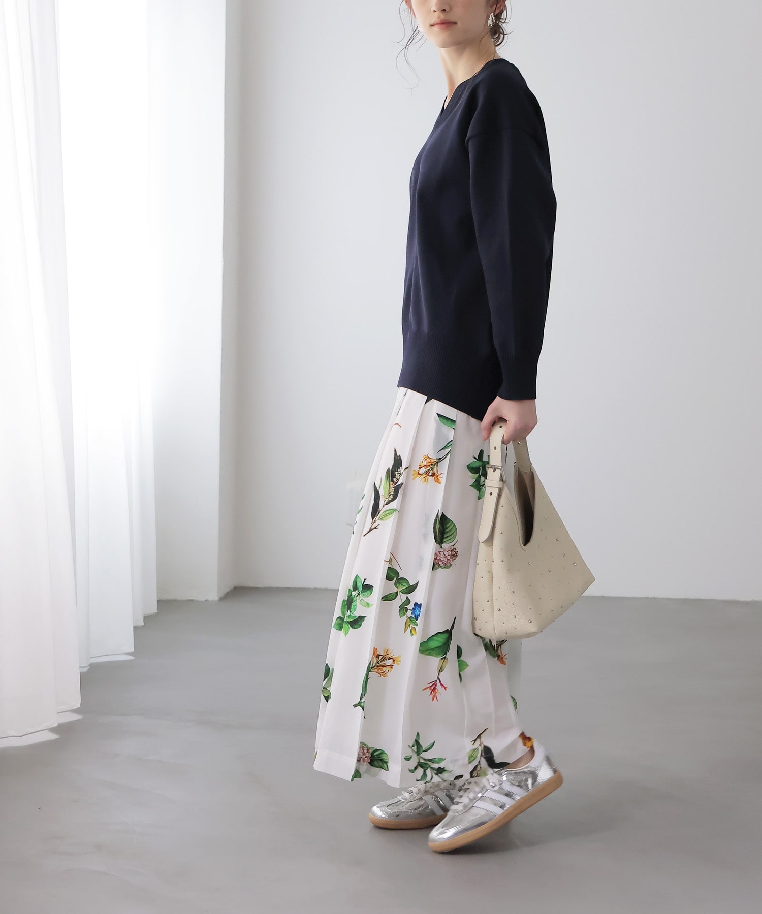 ベーシック美Vネックニット