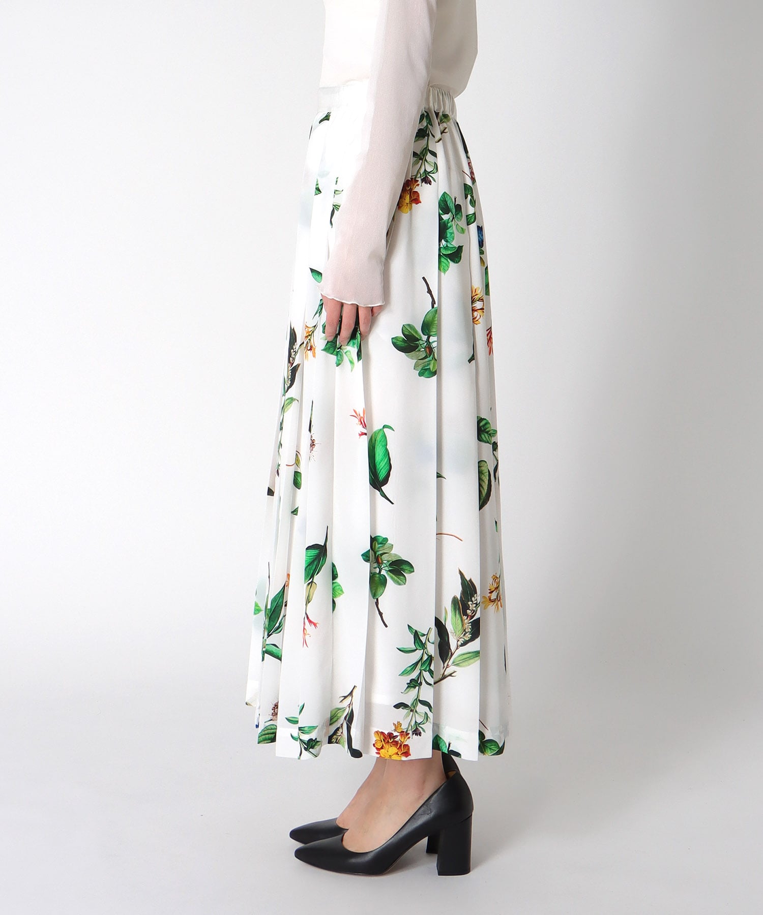 ボタニカルプリントプリーツスカート