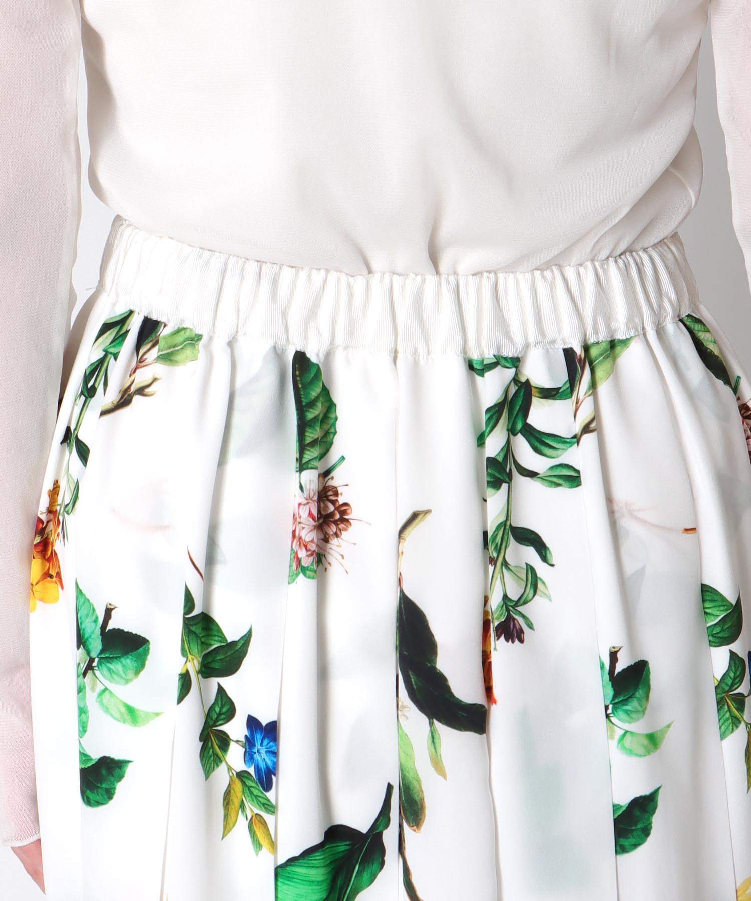 ボタニカルプリントプリーツスカート