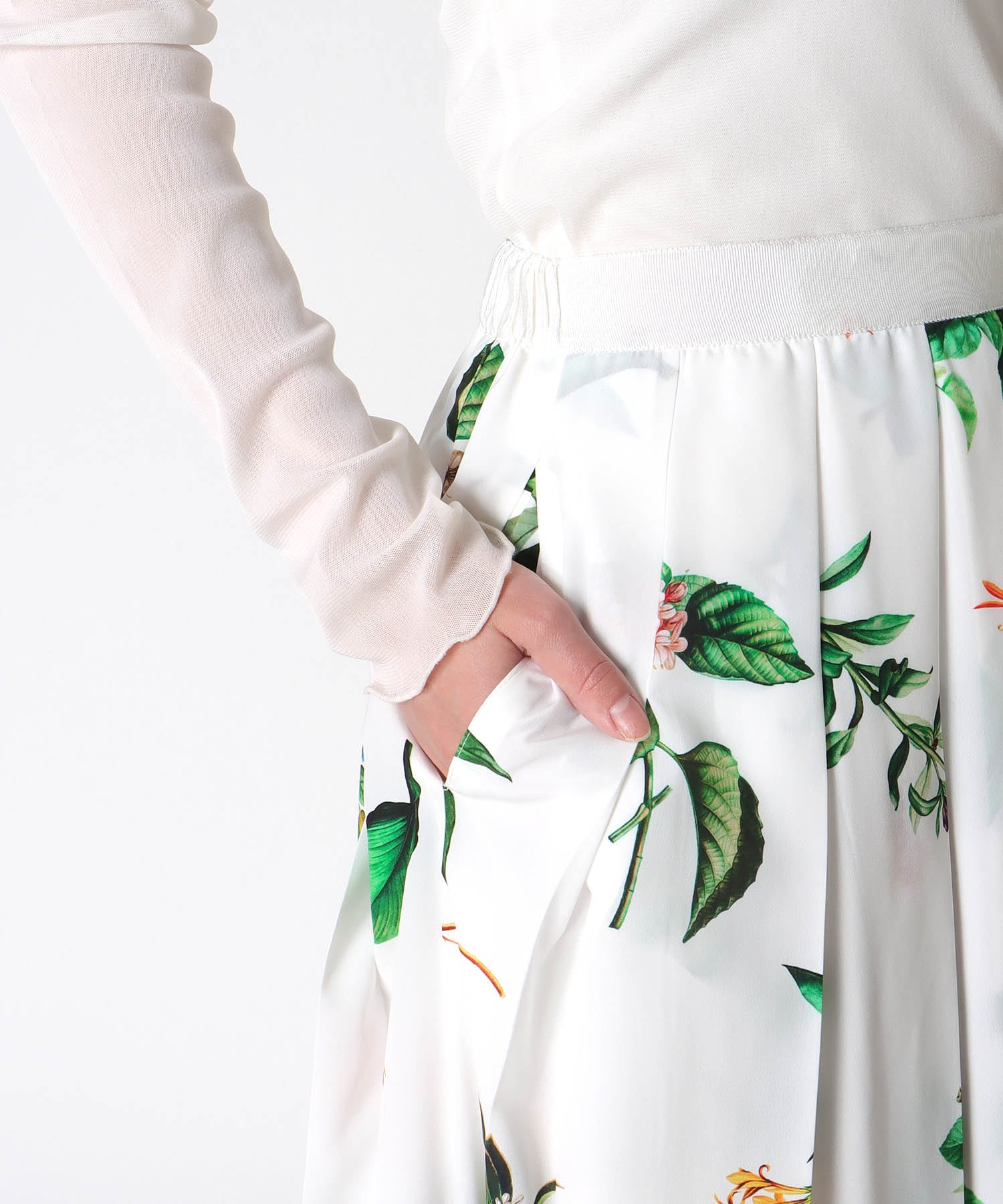 ボタニカルプリントプリーツスカート