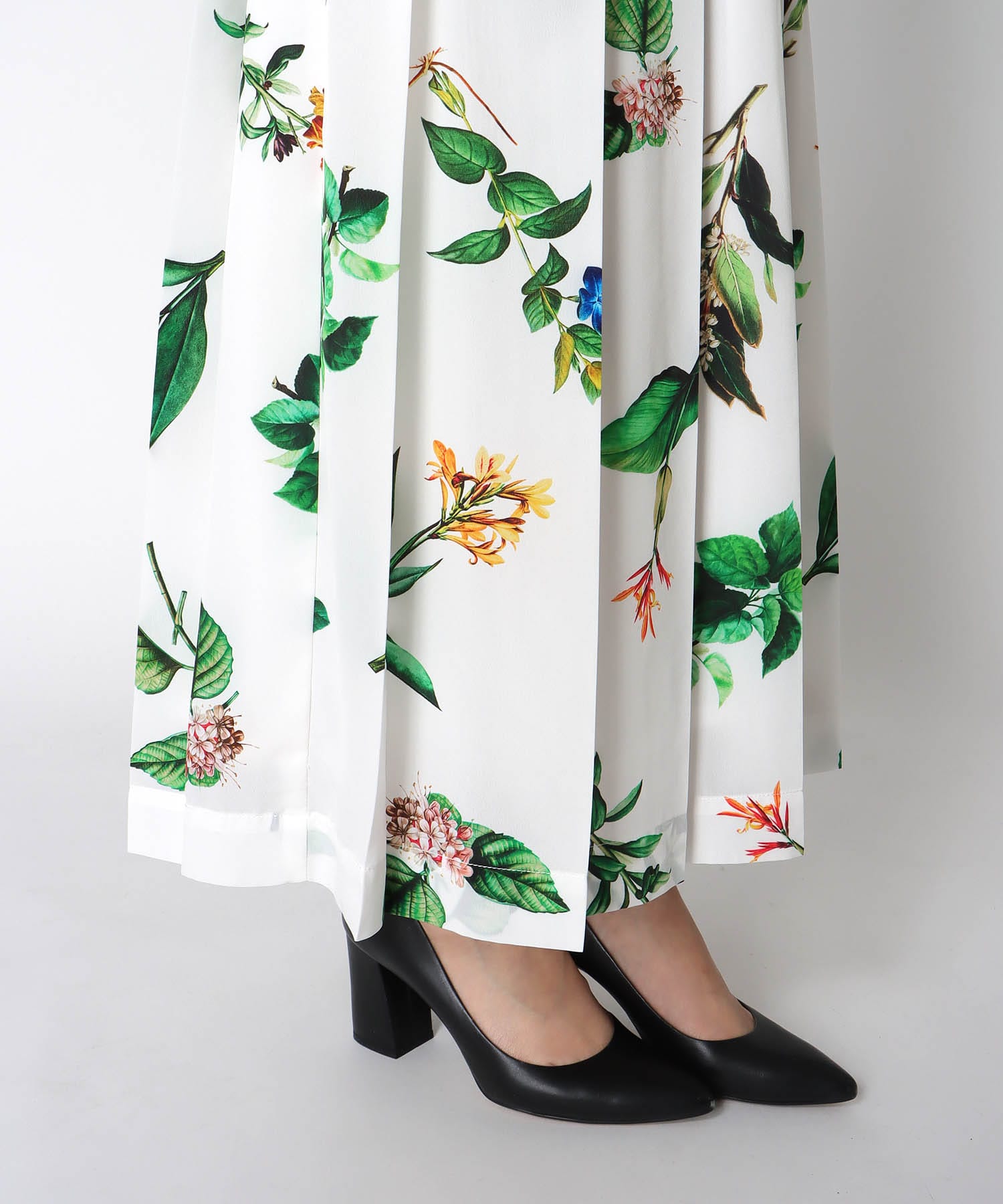 ボタニカルプリントプリーツスカート