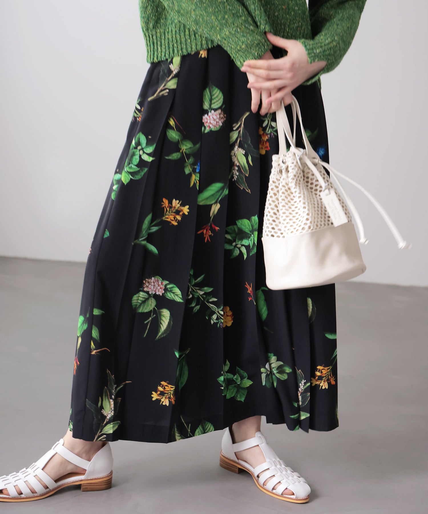 ボタニカルプリントプリーツスカート