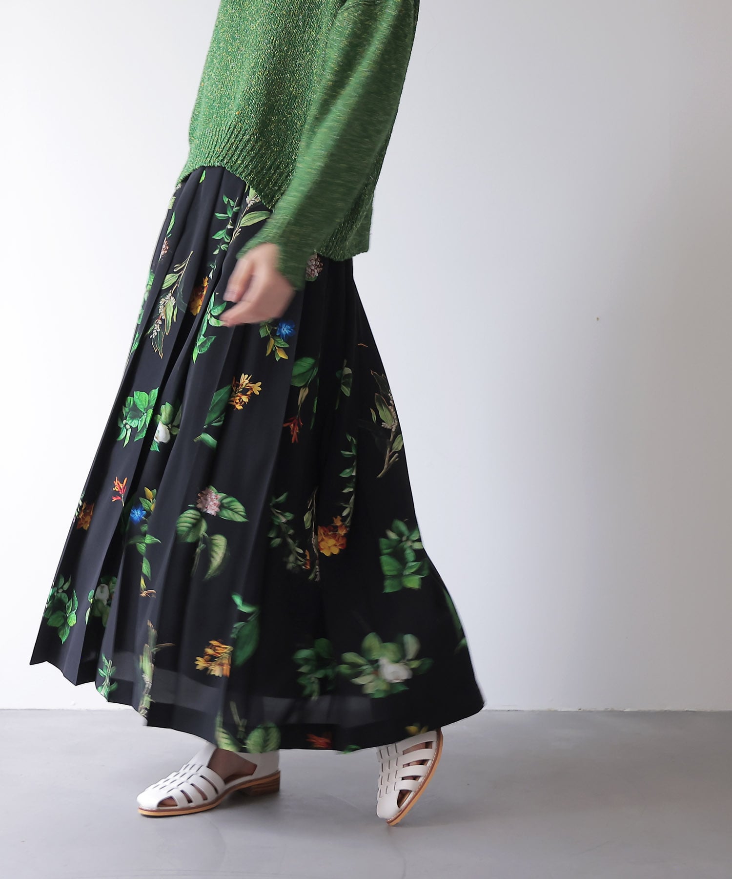 ボタニカルプリントプリーツスカート