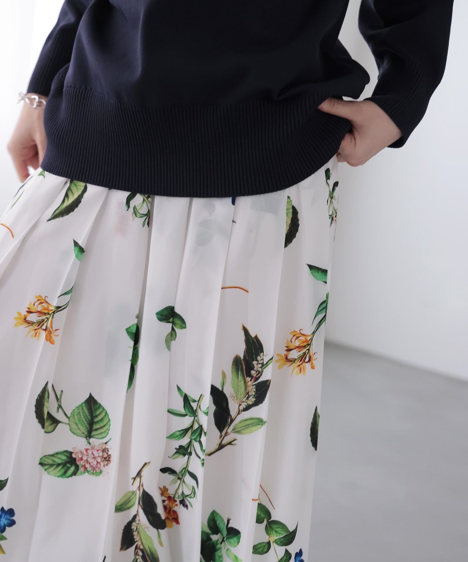ボタニカルプリントプリーツスカート