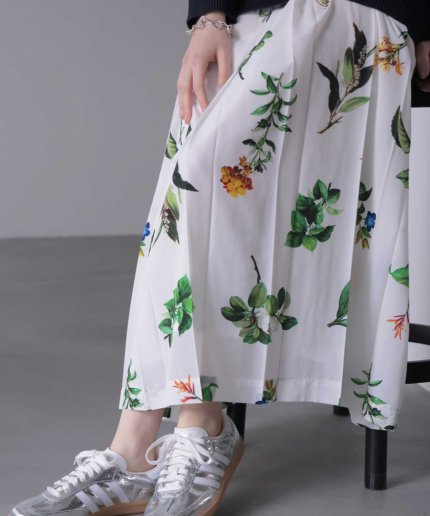 ボタニカルプリントプリーツスカート