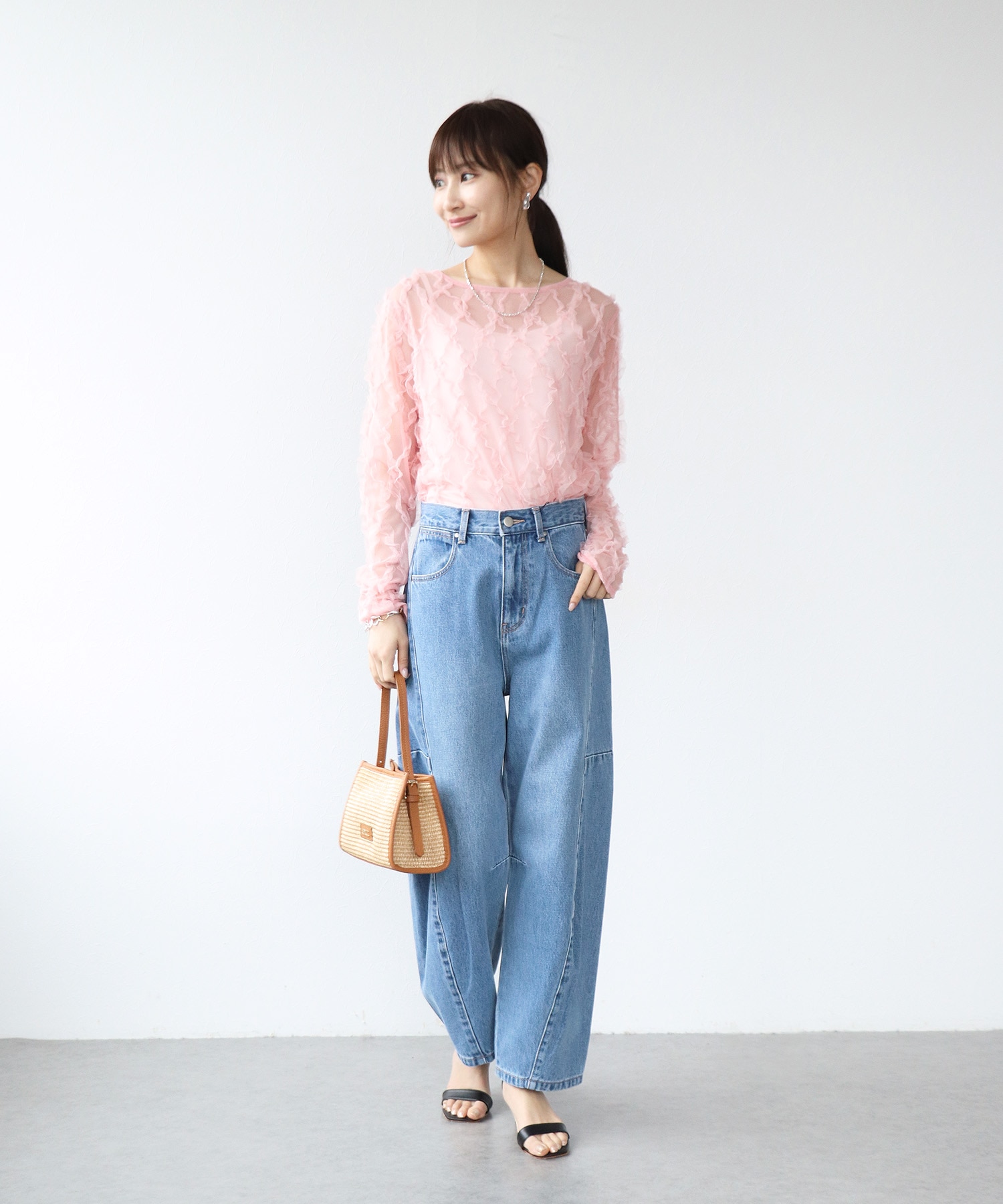 カーブデニムパンツ