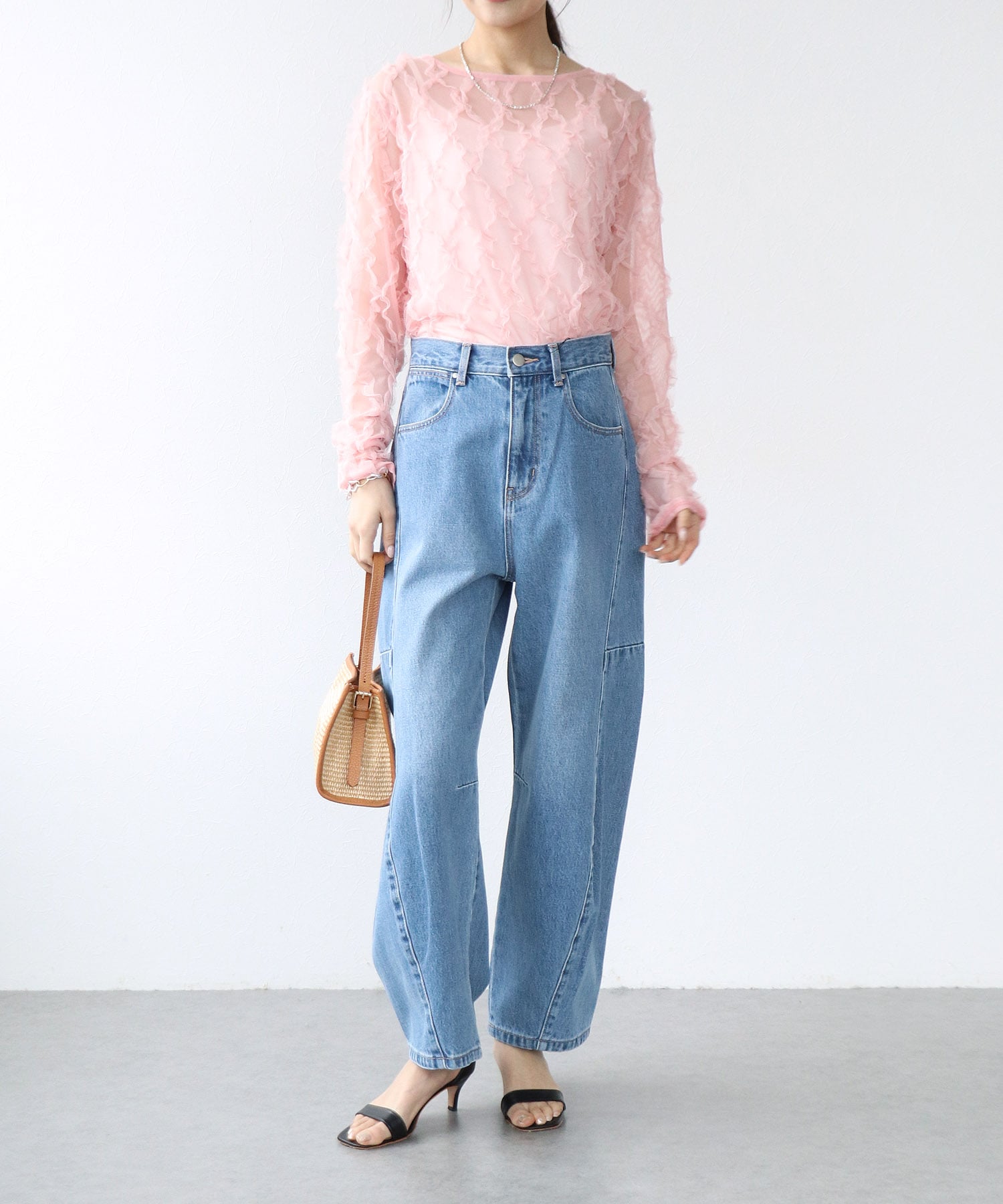 カーブデニムパンツ