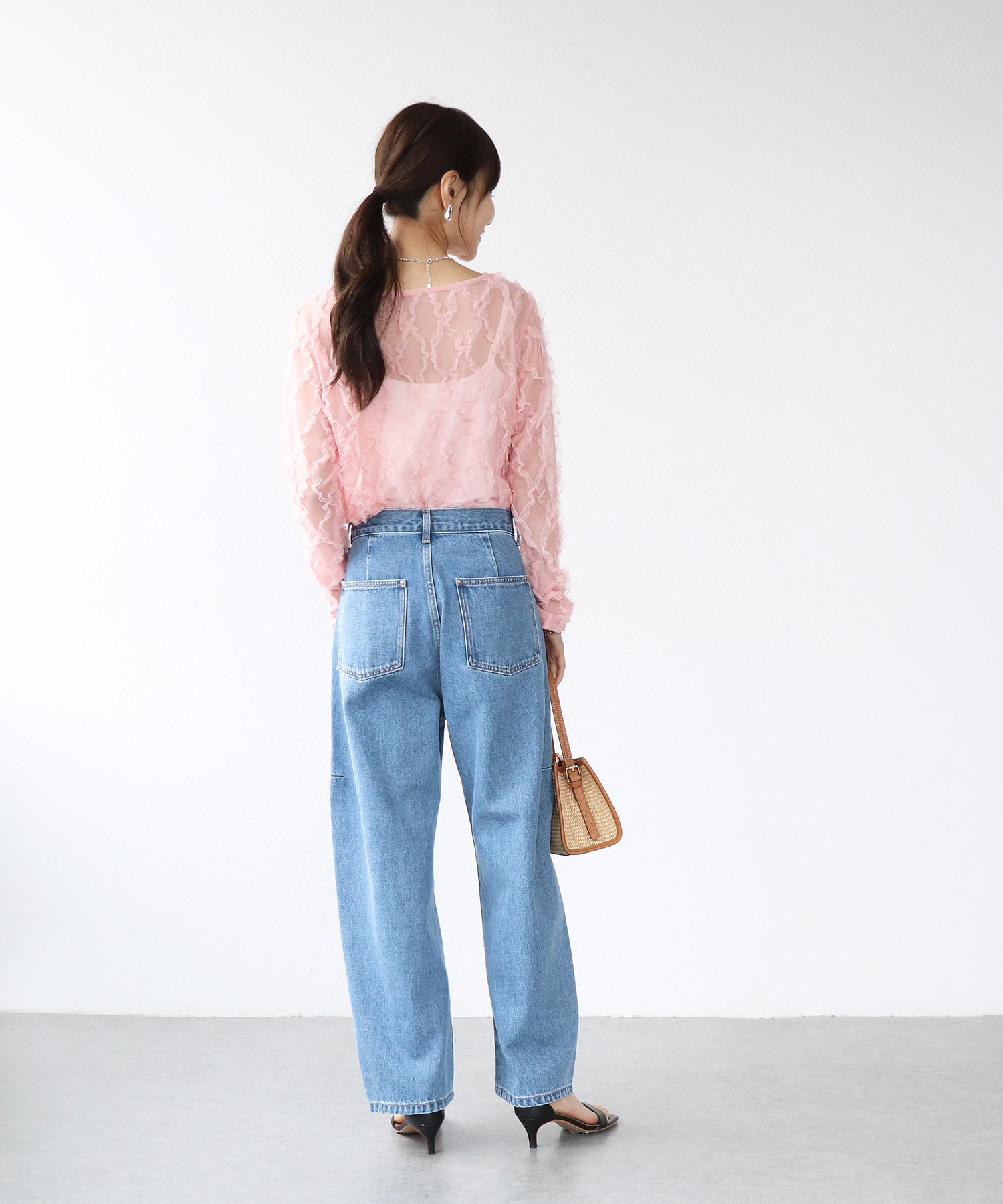 カーブデニムパンツ