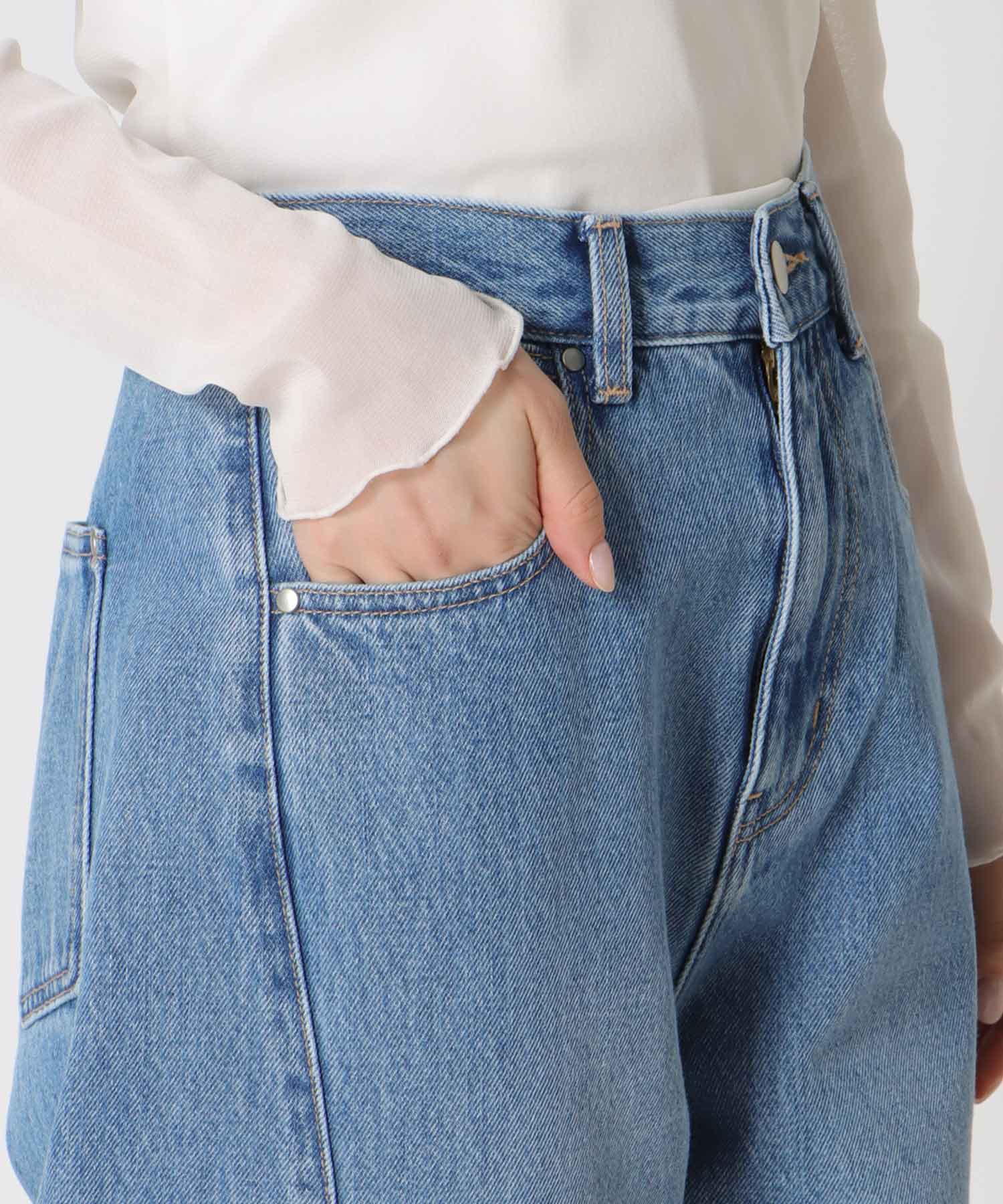 カーブデニムパンツ