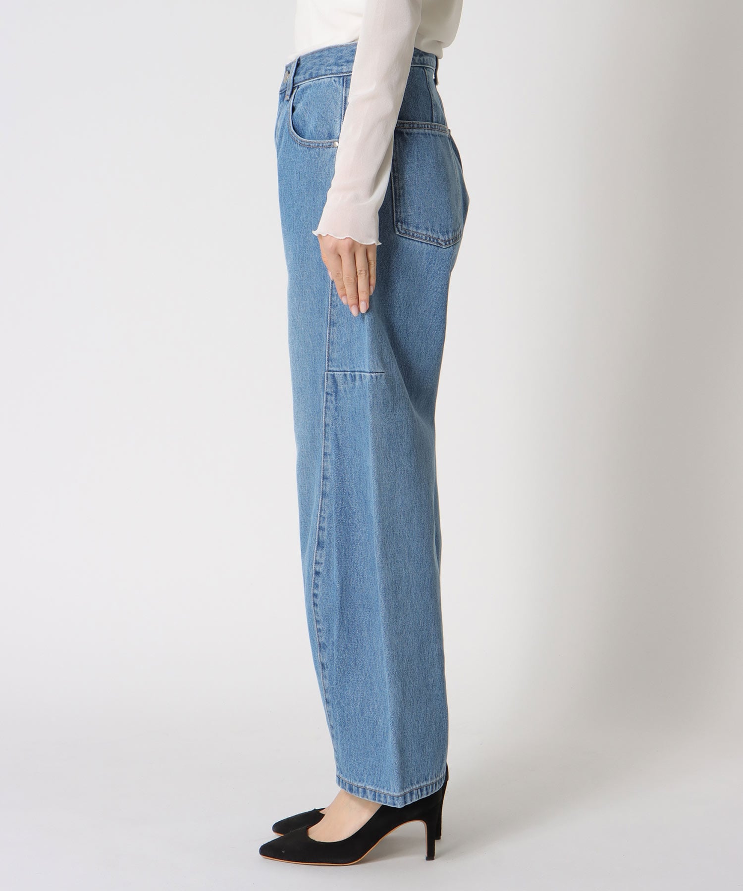 カーブデニムパンツ