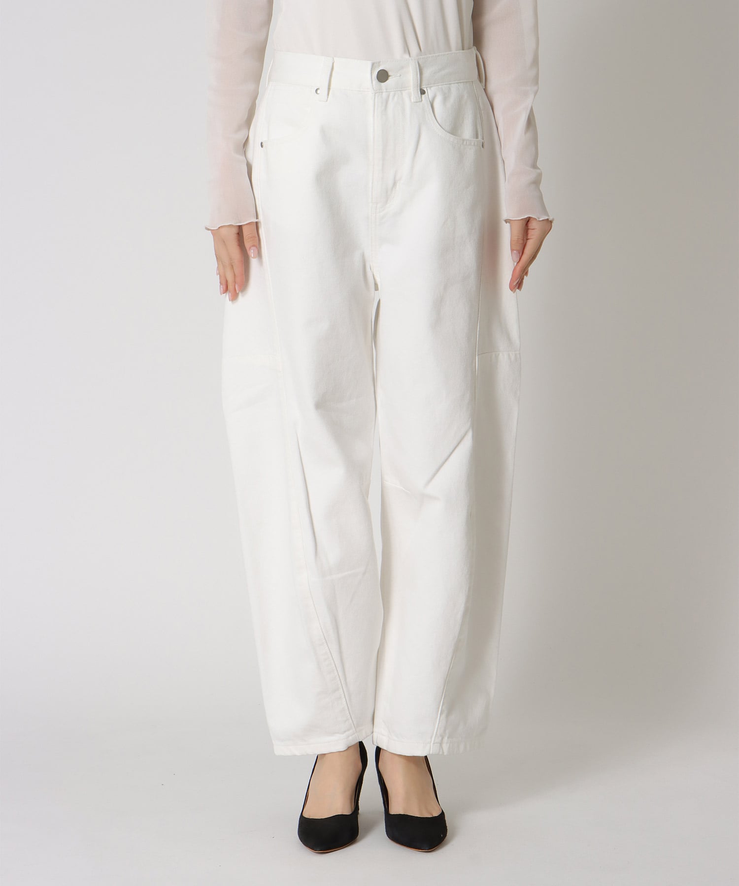 カーブデニムパンツ