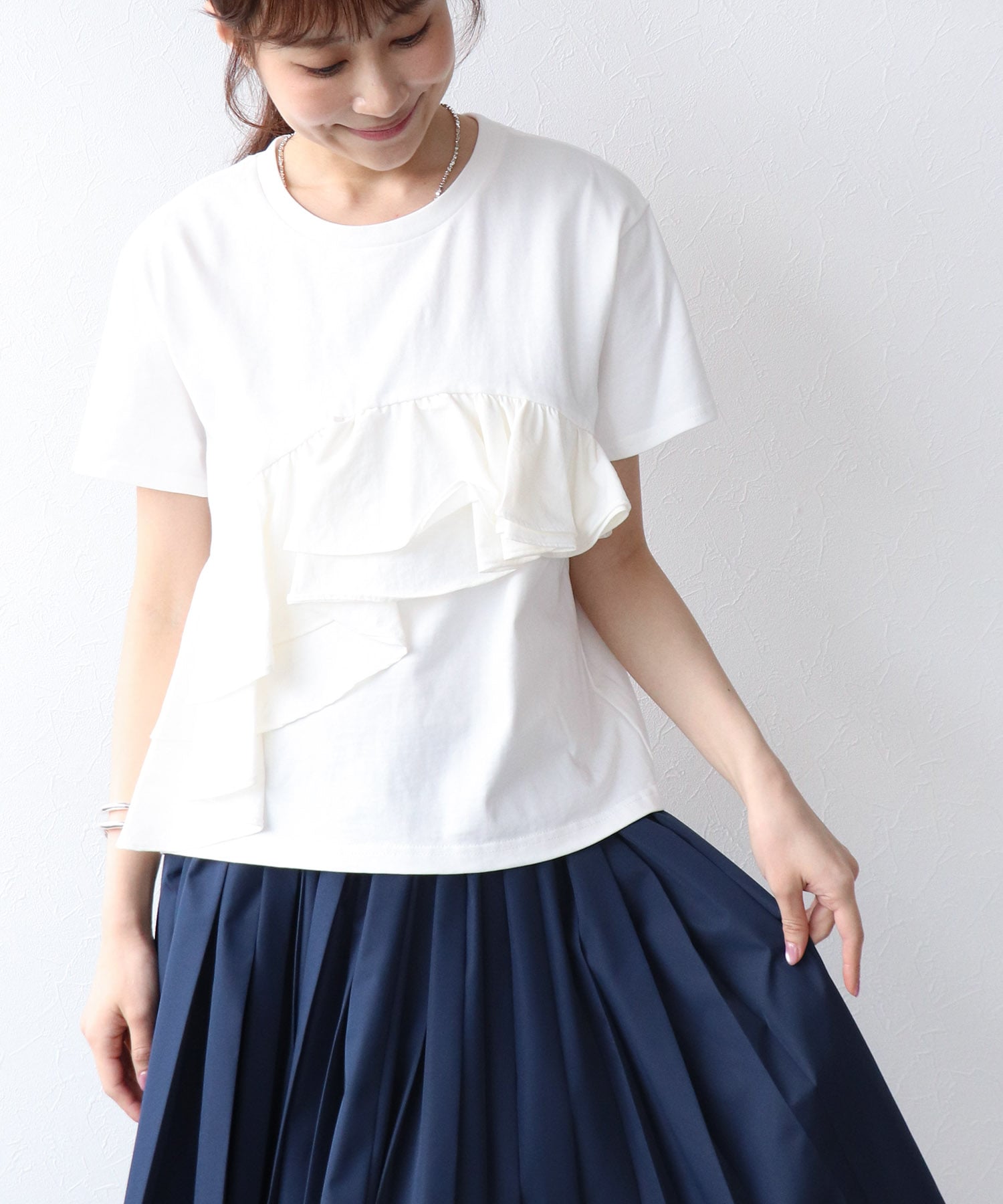 フリルデザインTシャツ
