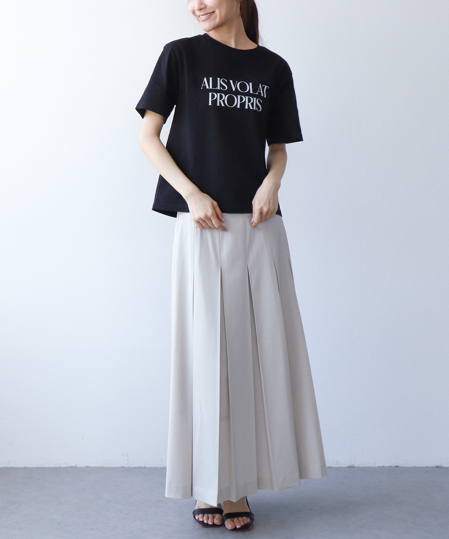 ロゴプリントTシャツ