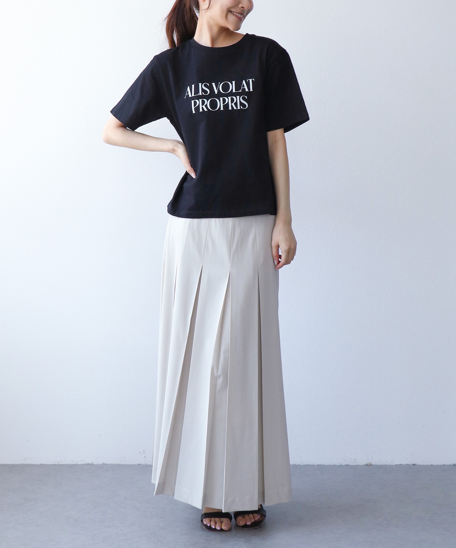 ロゴプリントTシャツ