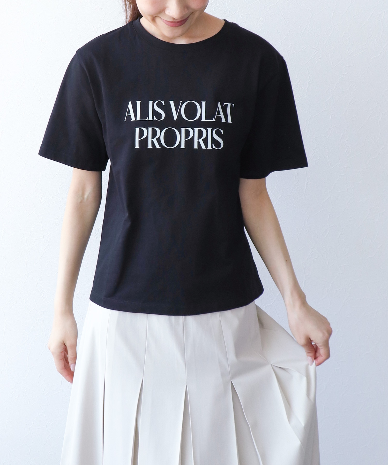 ロゴプリントTシャツ