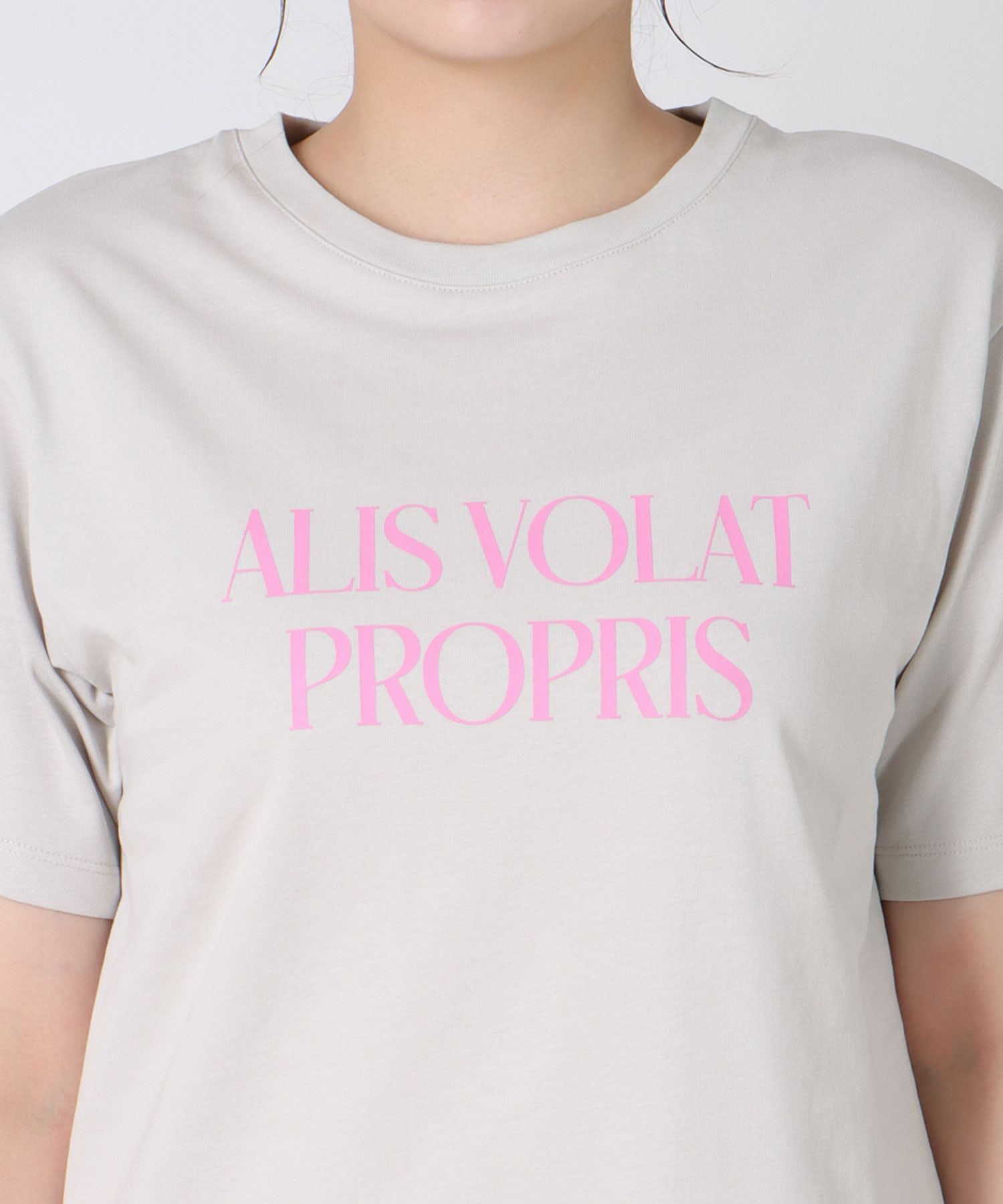 ロゴプリントTシャツ