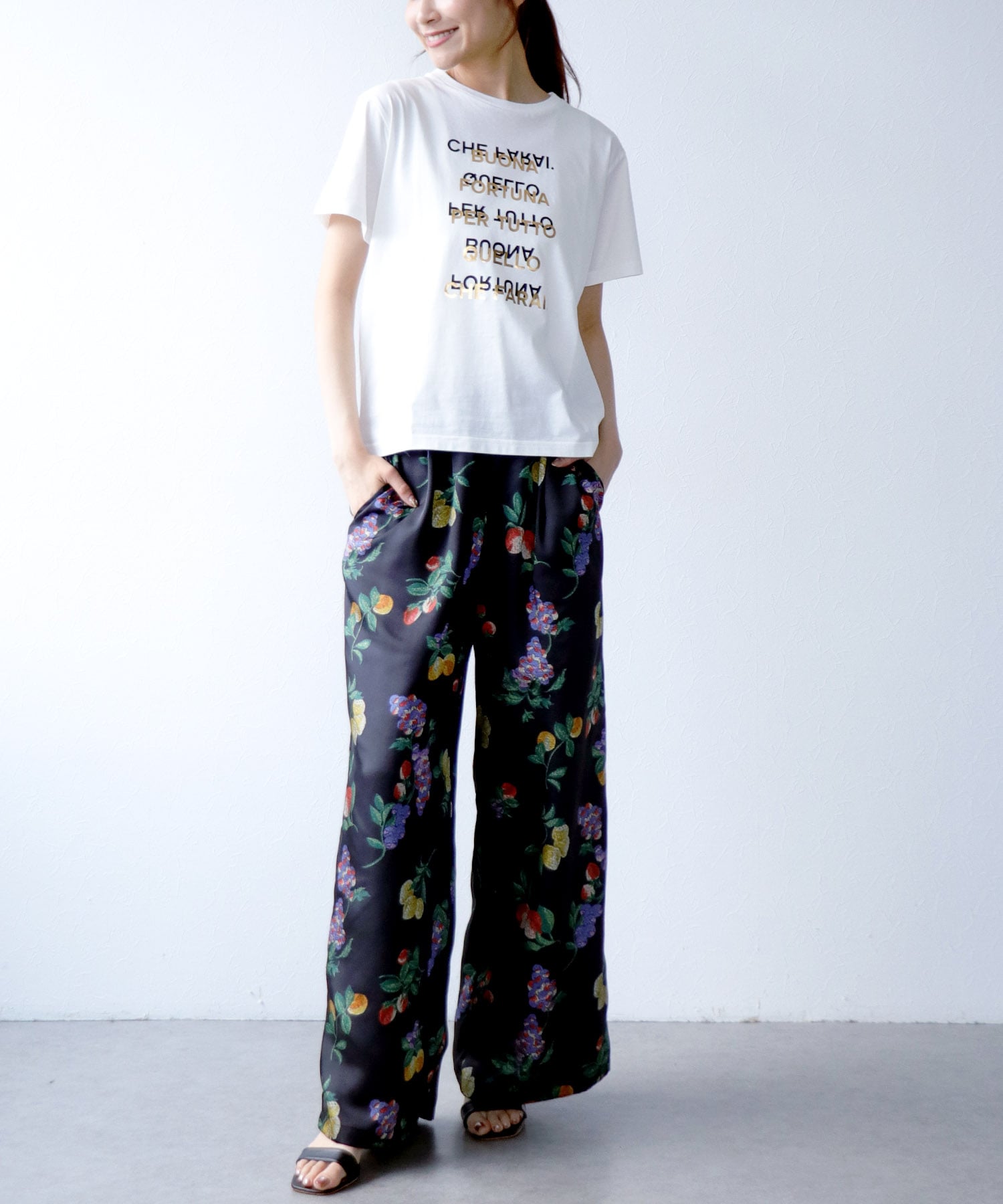 箔ロゴプリントTシャツ