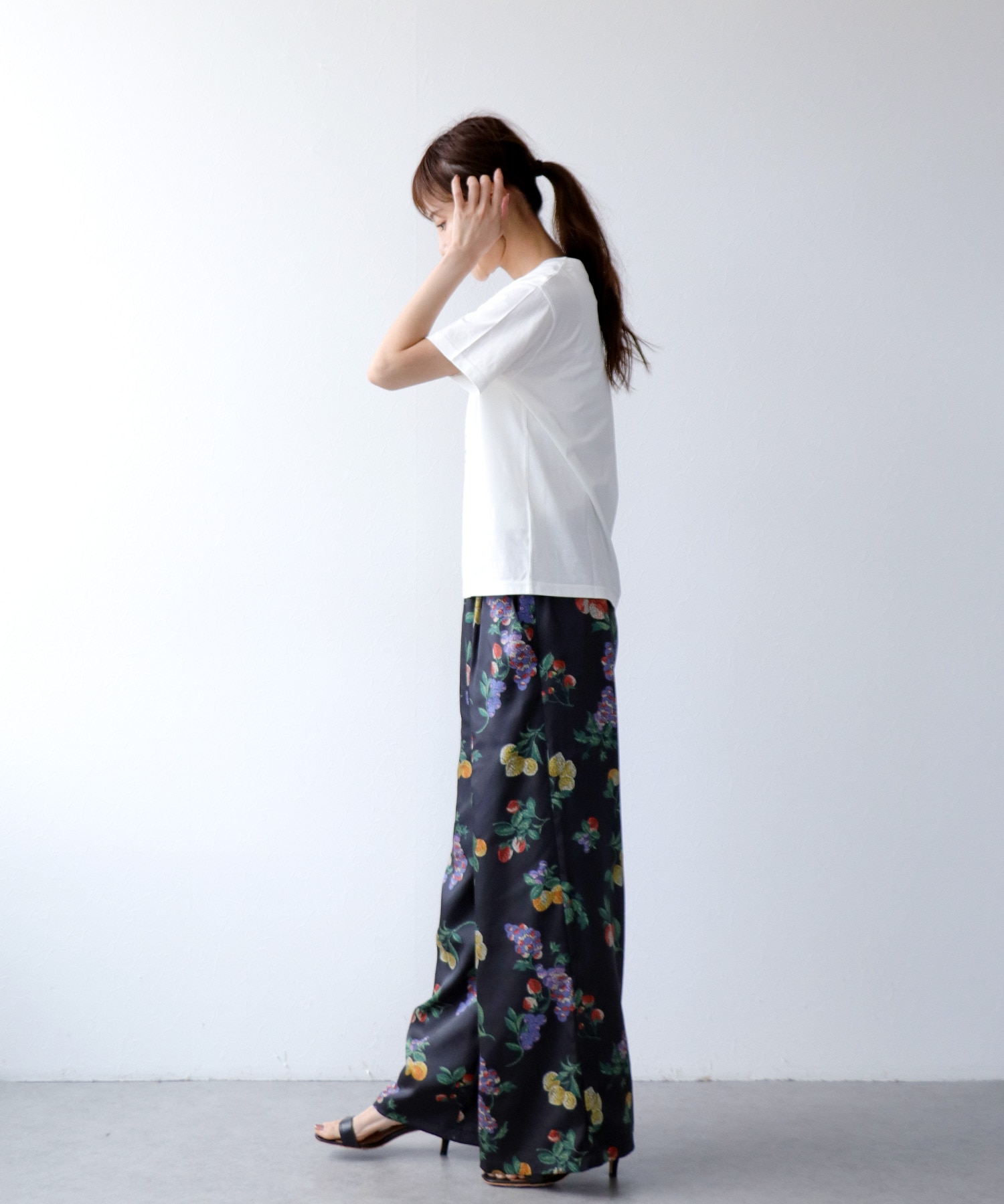 箔ロゴプリントTシャツ
