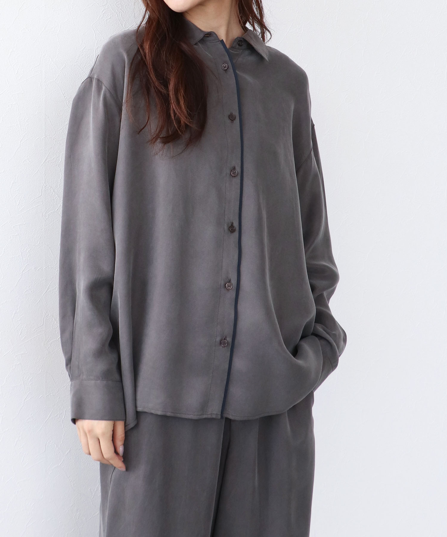 とろみバックスリットシャツ