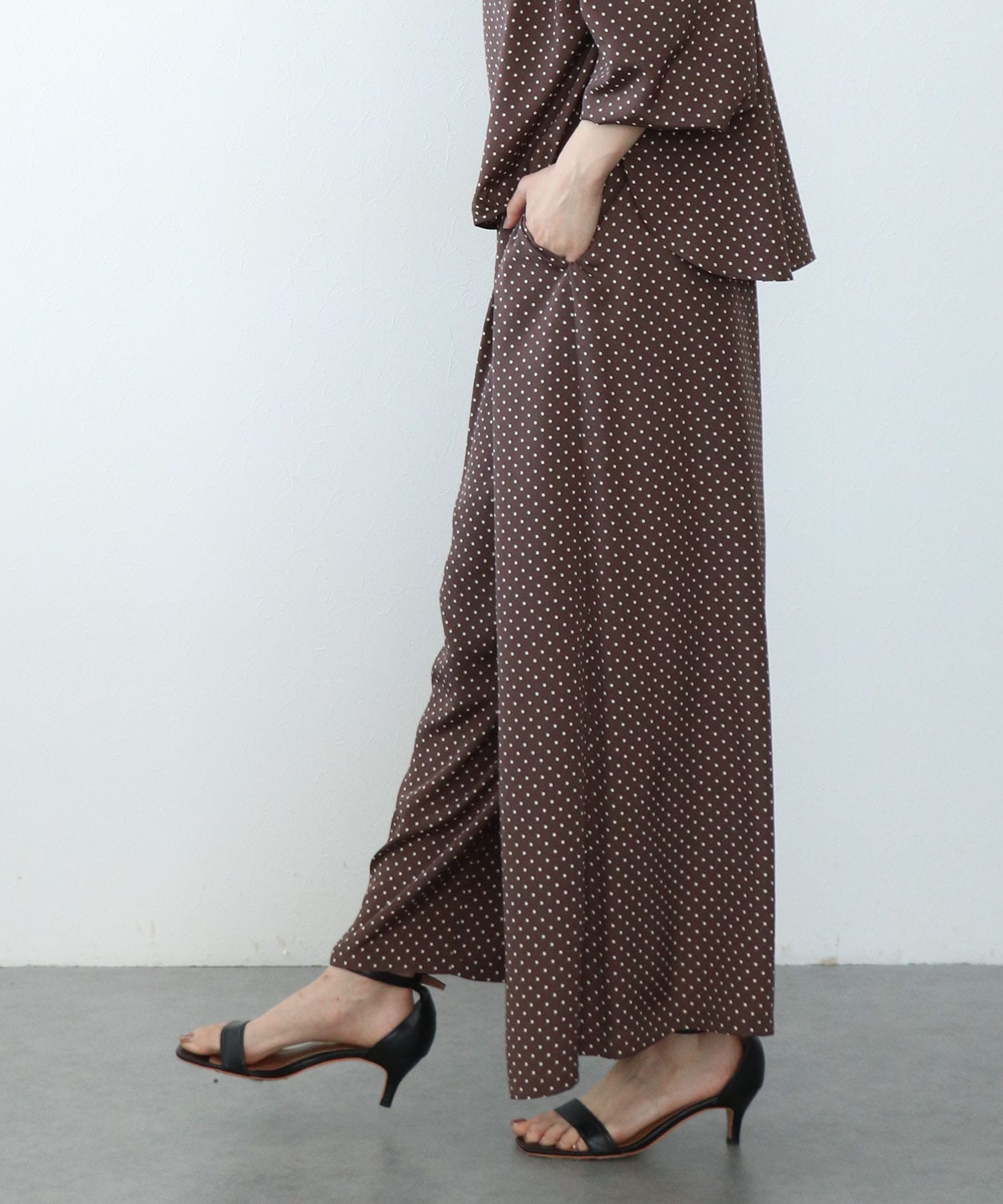 ドット柄タックワイドパンツ
