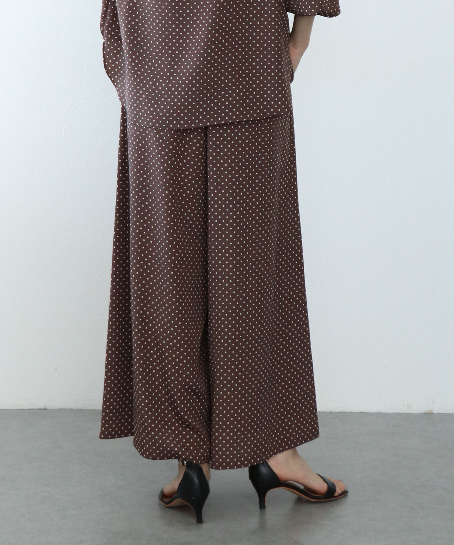 ドット柄タックワイドパンツ