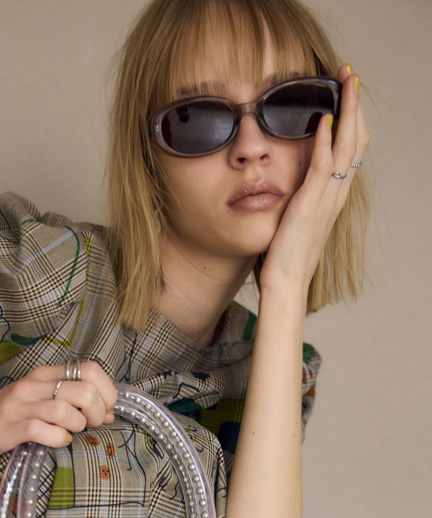 オーバルサングラス《紫外線透過率1%未満》