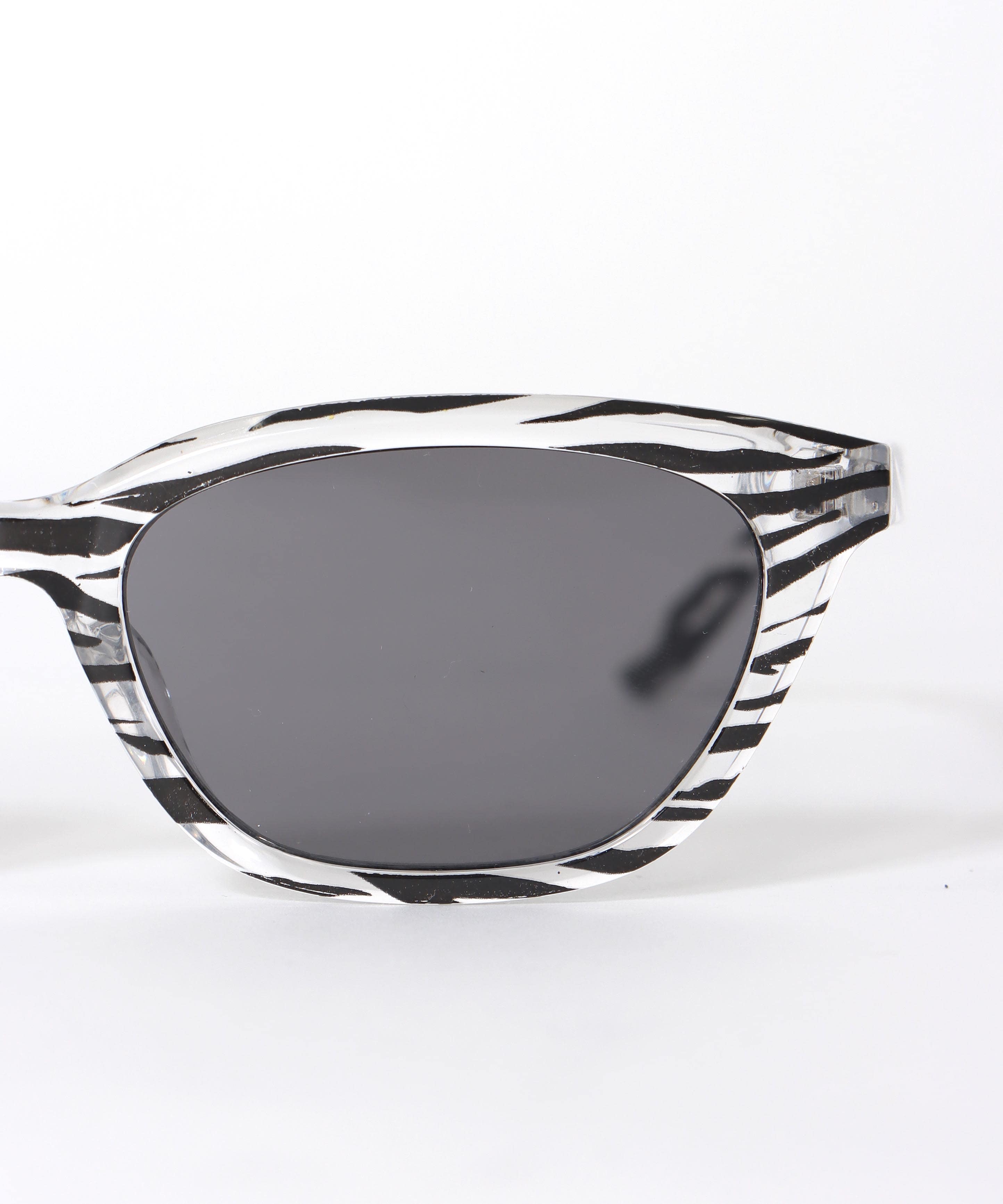 ゼブラフレームサングラス《紫外線透過率1%未満》