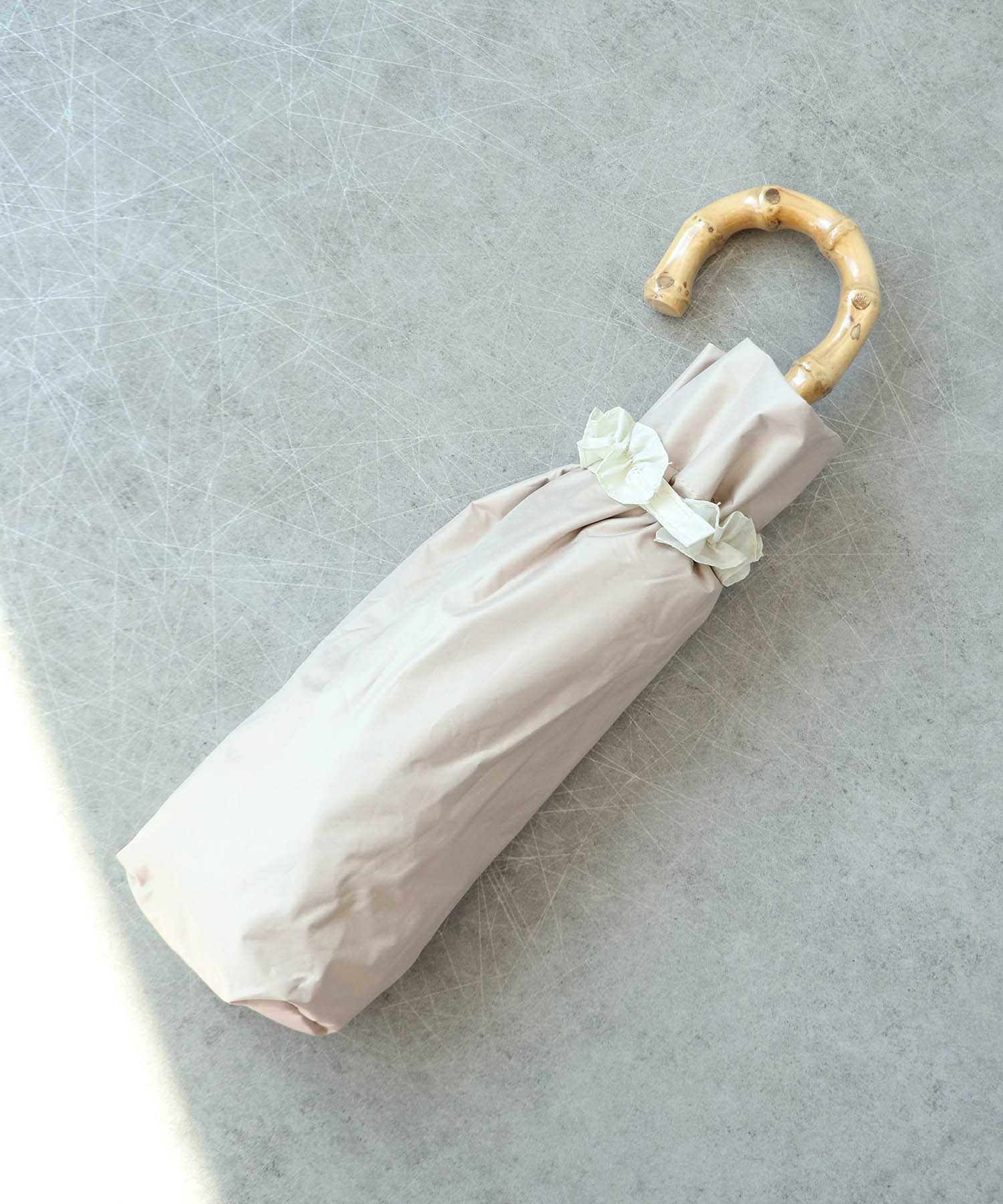 【WEB限定発売】【pink trick】フリル完全遮光2段折傘（晴雨兼用）