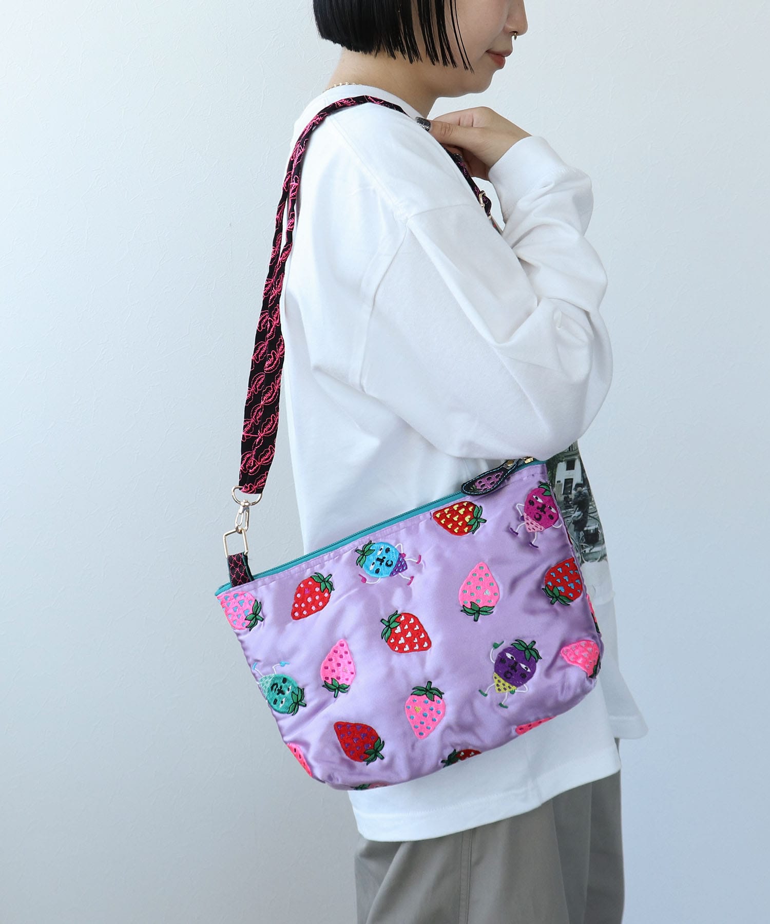 《期間限定WEB予約》ULOCO 刺繍ショルダーバッグ2026