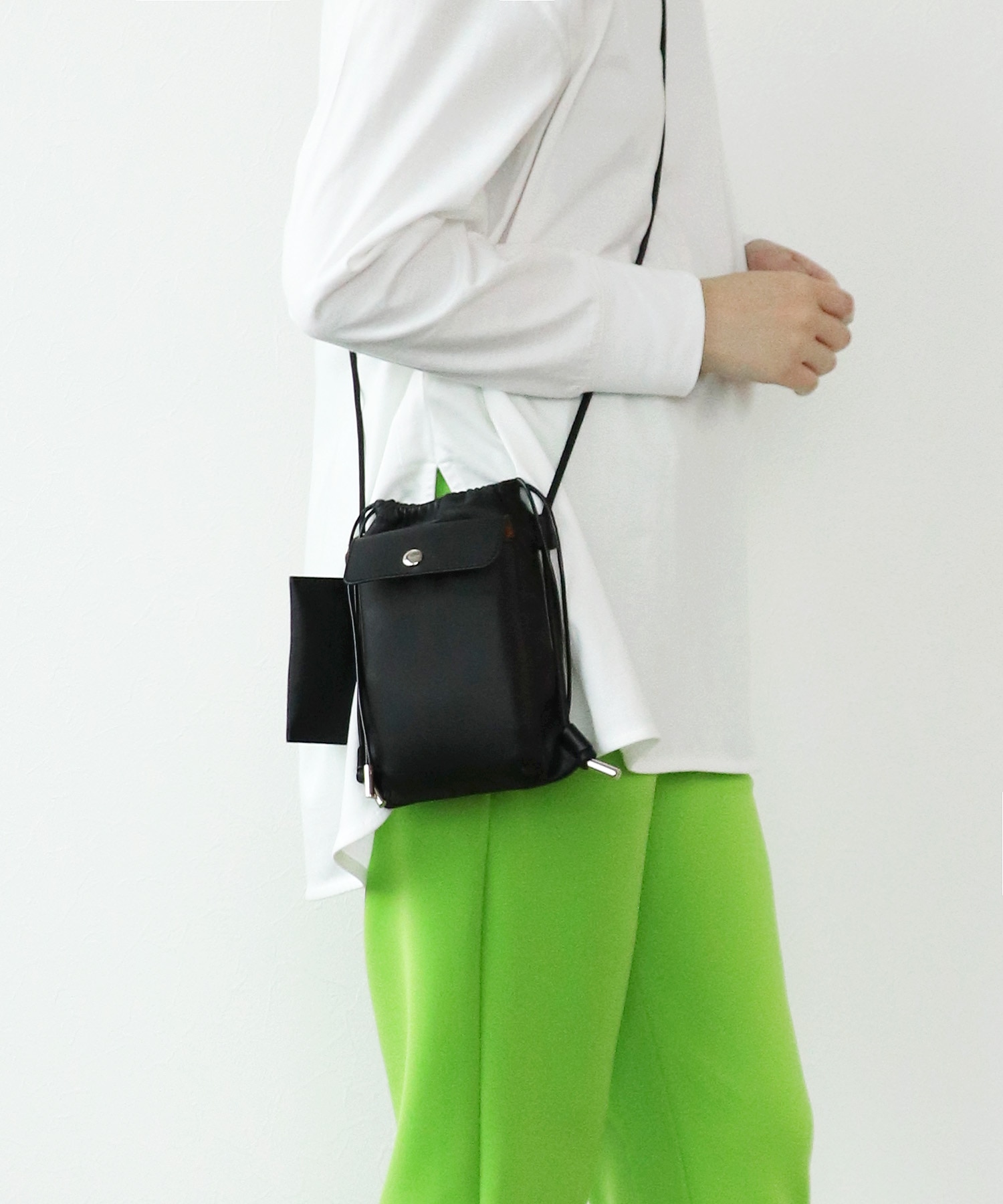 Cache Cache カシュカシュ スマホポッケ付巾着ポーチショルダー On Jione Store アンドオン ジオン商事公式オンラインストア