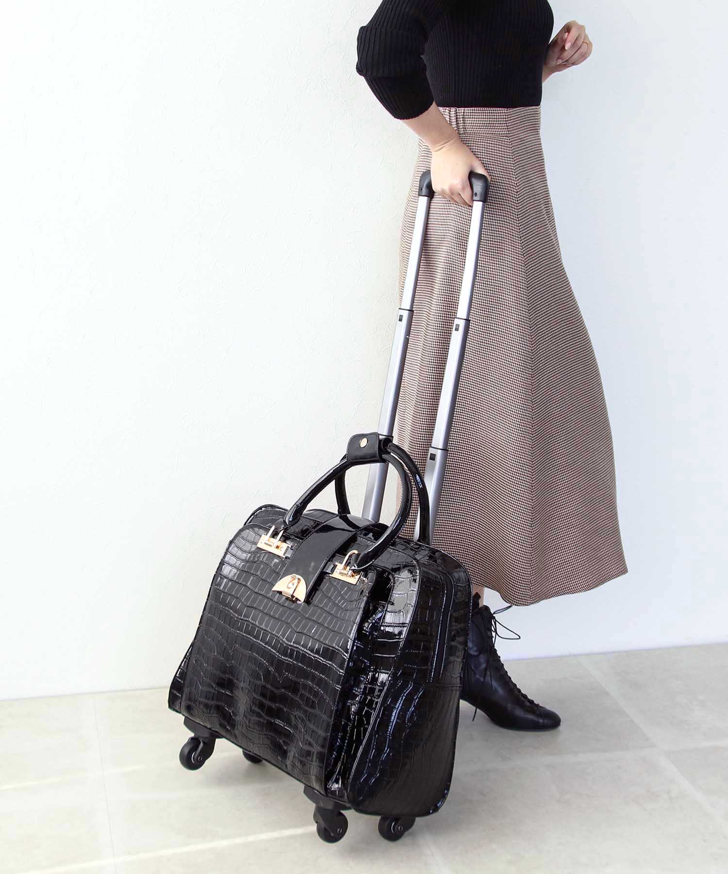 4輪クロコ型押しエナメルキャリーバッグ | AND ON JIONE STORE 