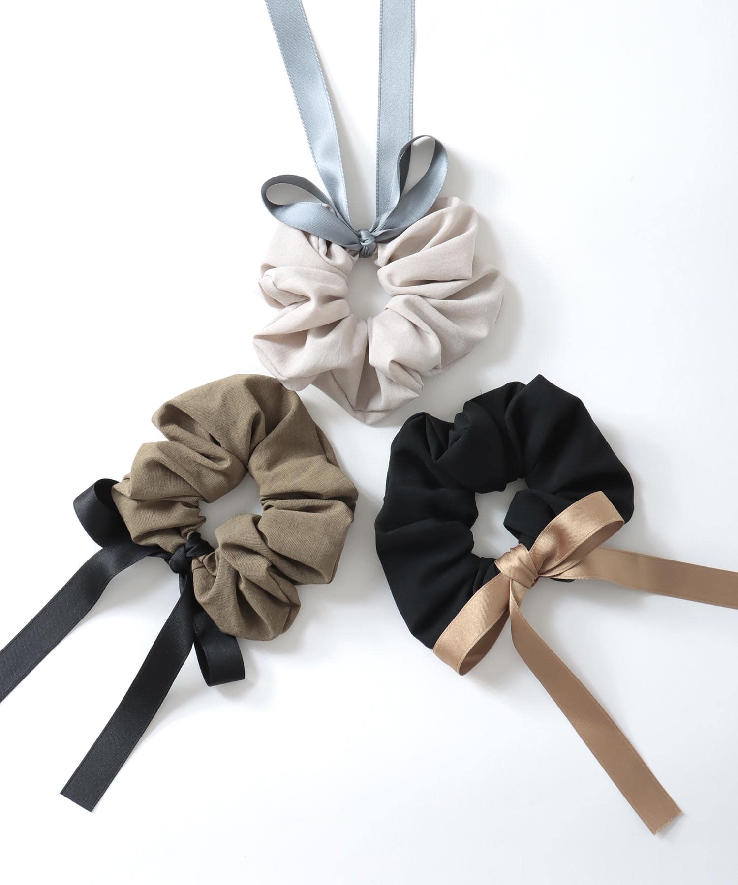 サテンリボン付きシュシュ | ＆ON JIONE STORE（アンドオン）ジオン商事公式オンラインストア
