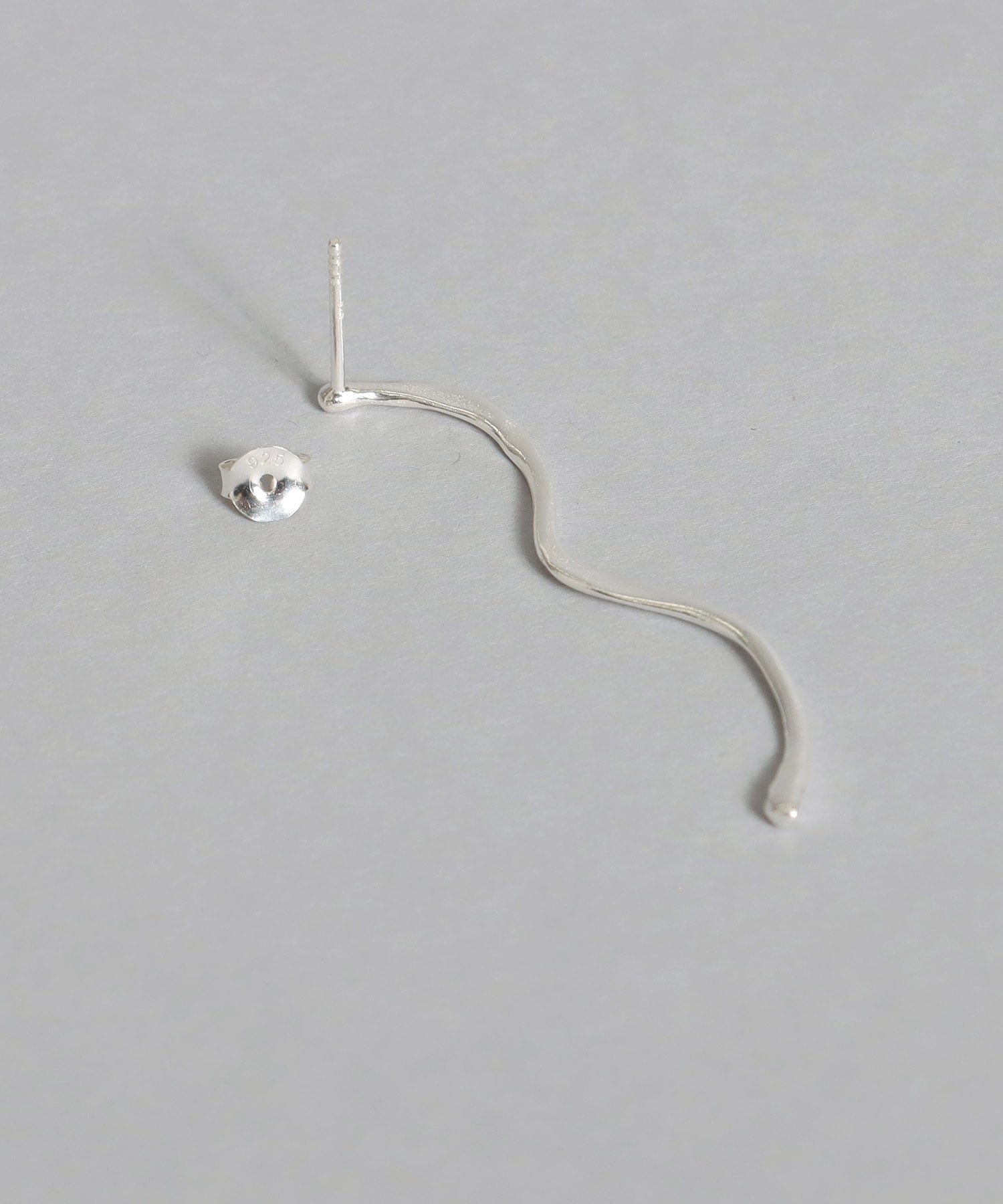LIMITED NUMBER / リミテッドナンバー】silver925 ラインピアス | AND