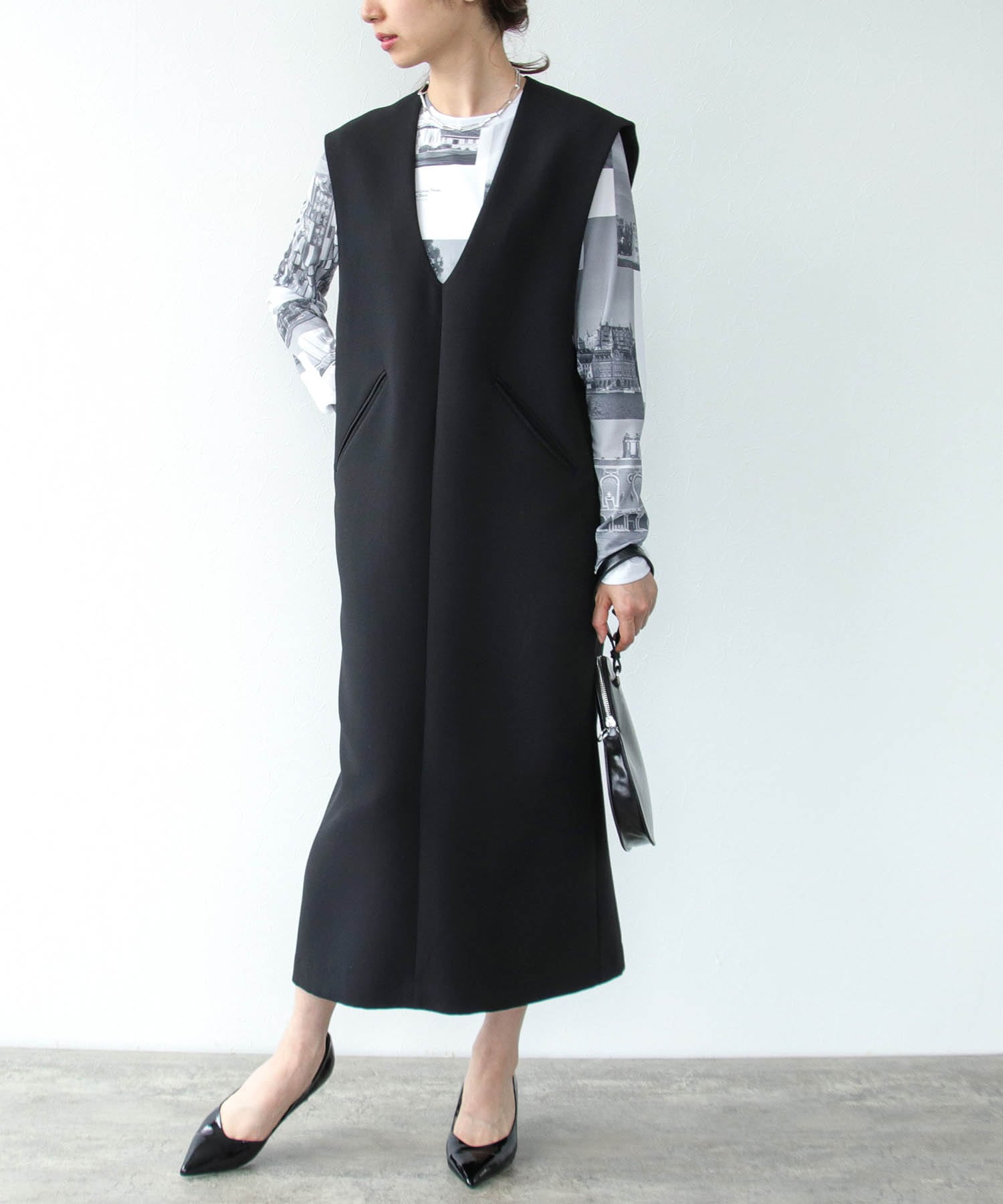 深VネックIラインワンピース | AND ON JIONE STORE（アンドオン