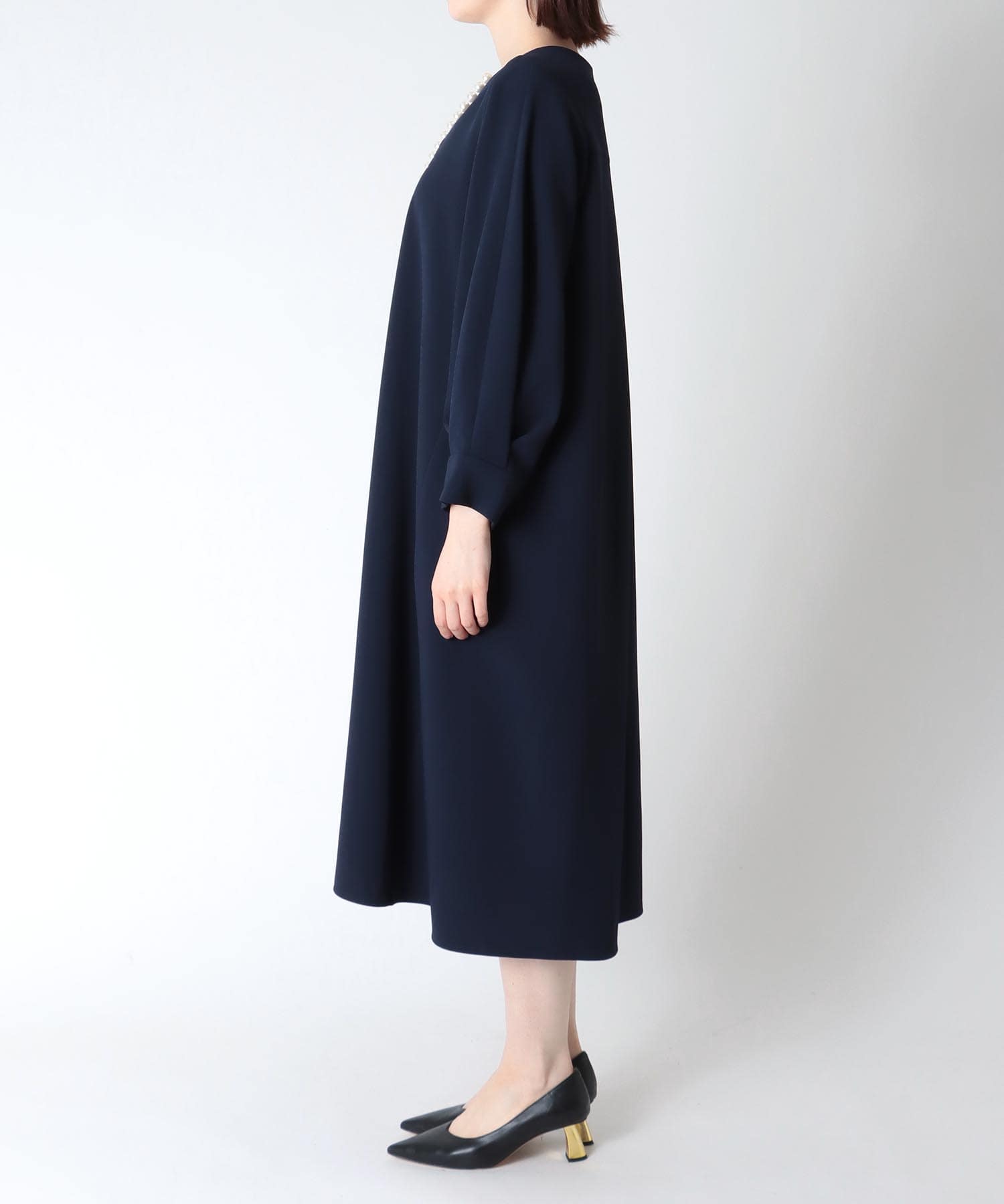 パール付きキーネックワンピース 別注 | AND ON JIONE STORE 