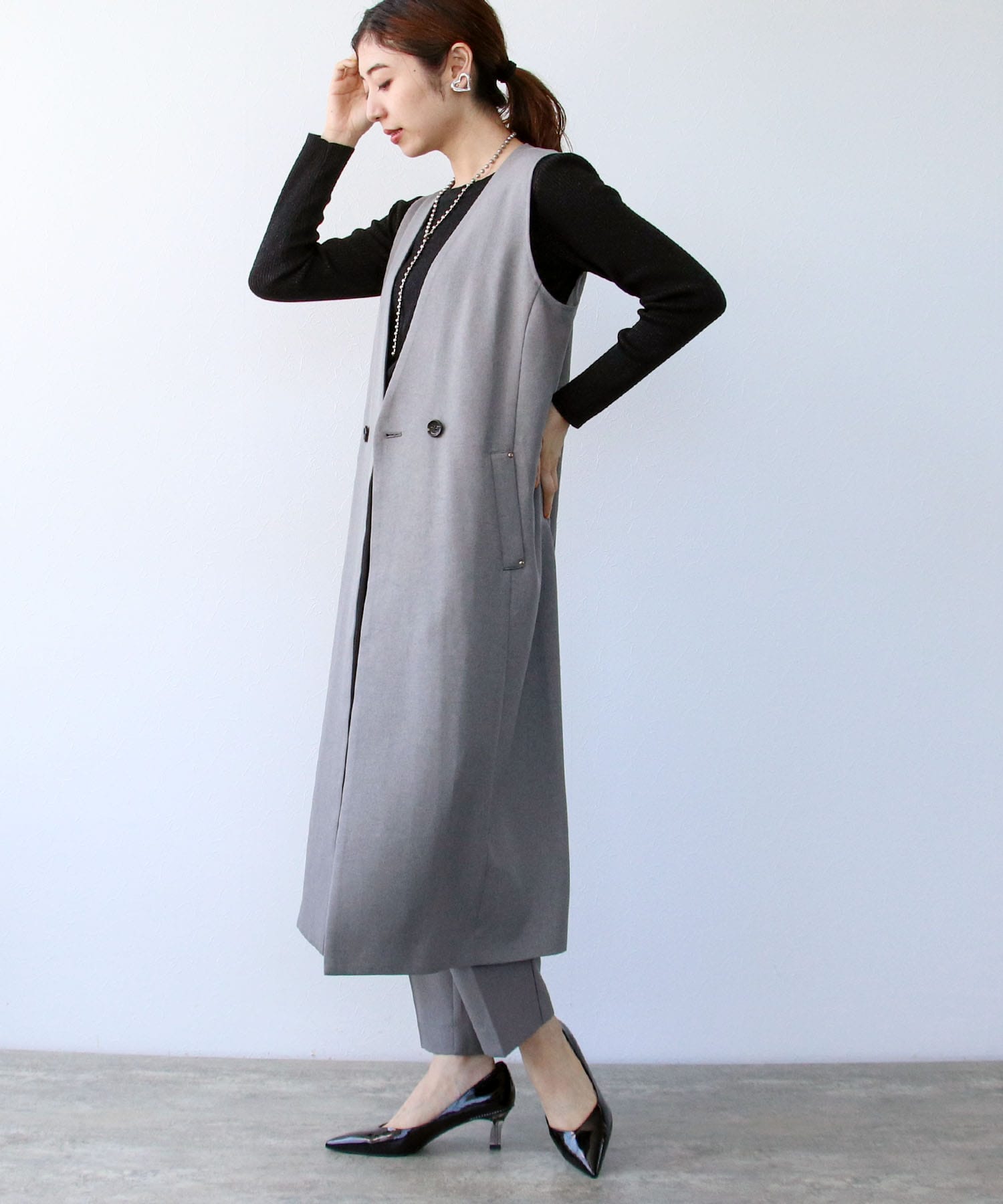ポリサージノーカラーロングジレ | AND ON JIONE STORE(アンドオン