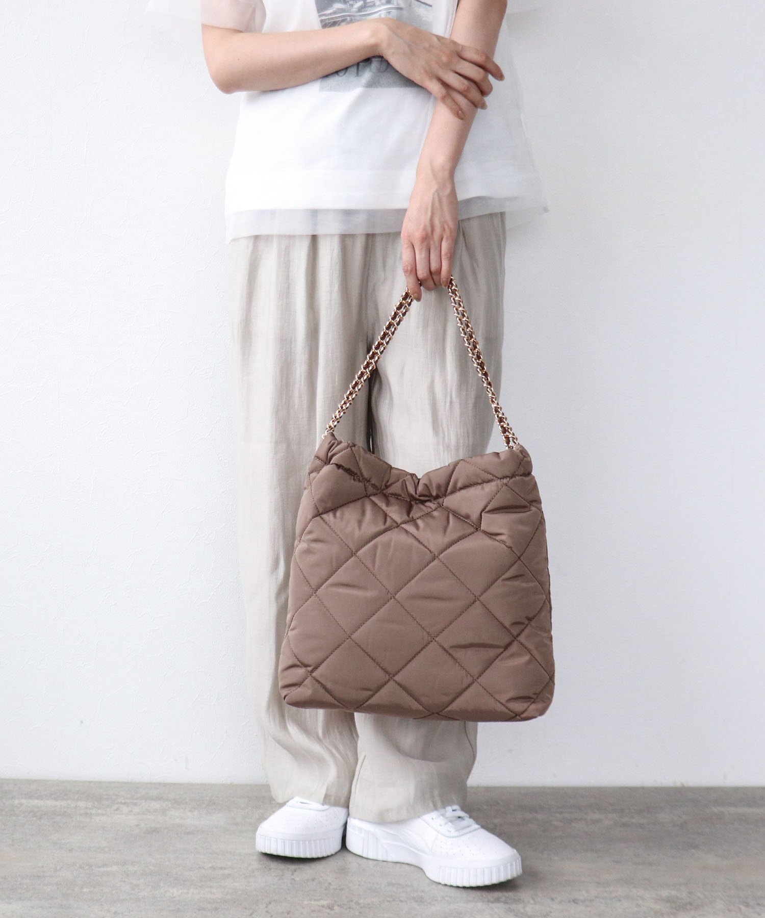 キルティングチェーンショルダートートバッグ | AND ON JIONE STORE 