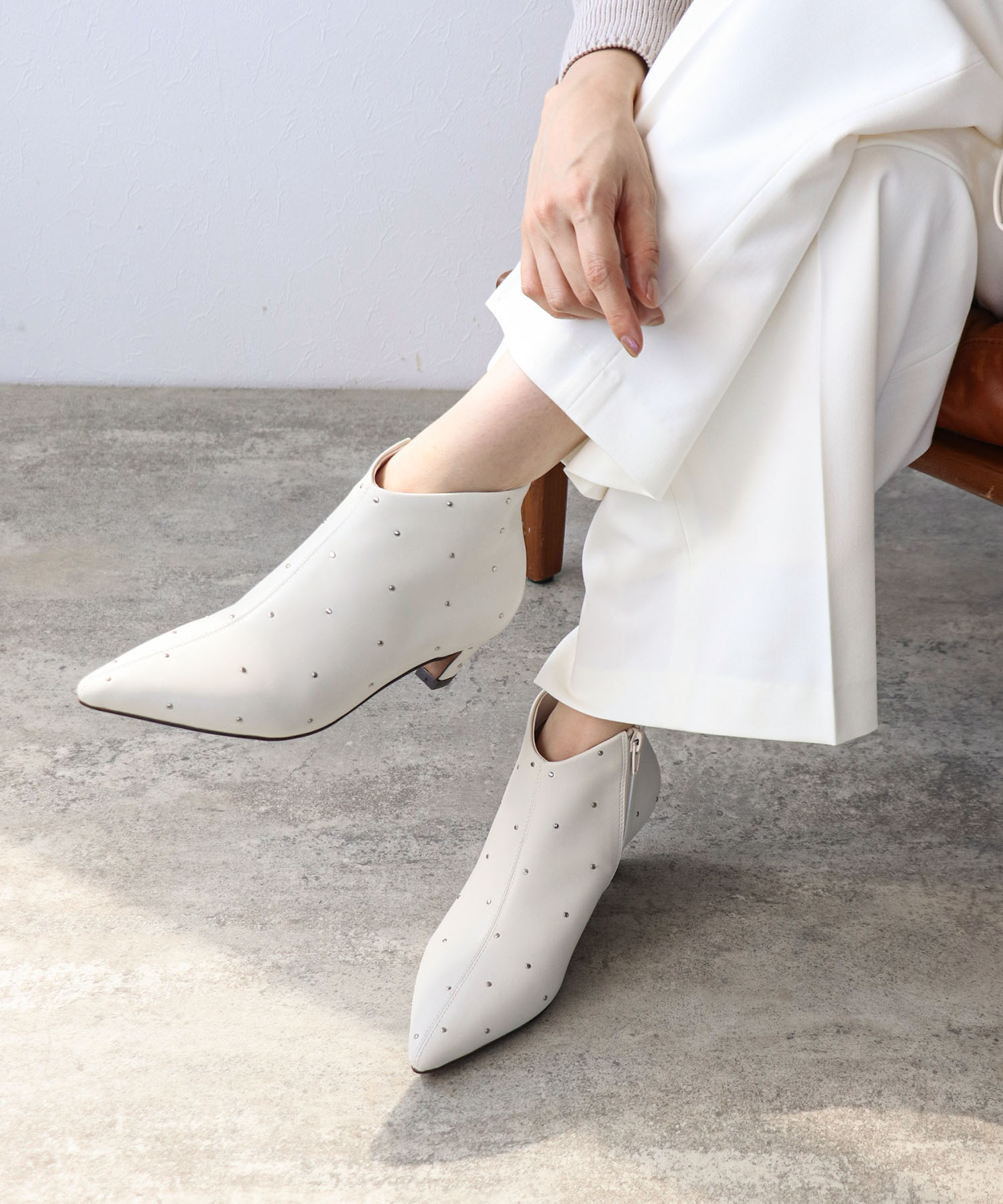 STUD POINTED BOOTS