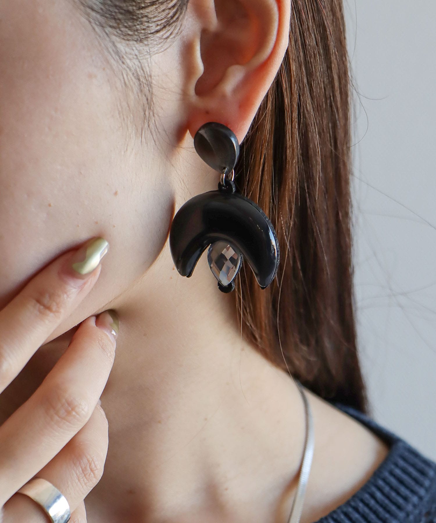 ムーンビジューピアス