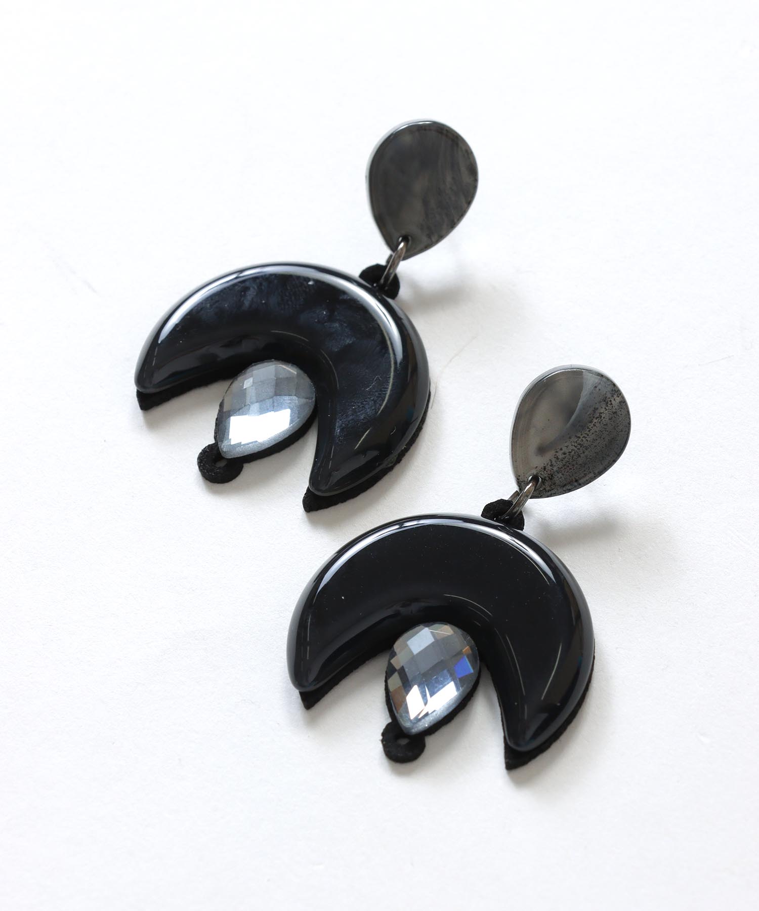 ムーンビジューピアス