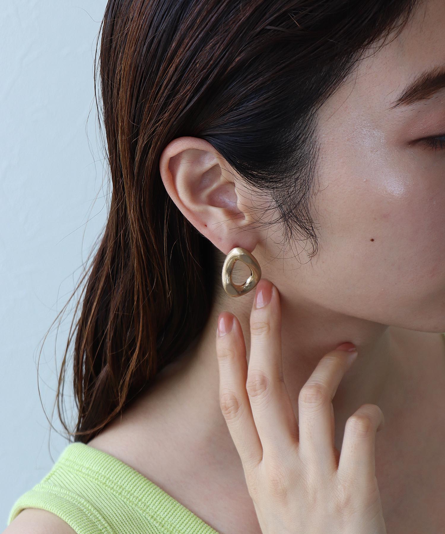 ツイストオーバルピアス