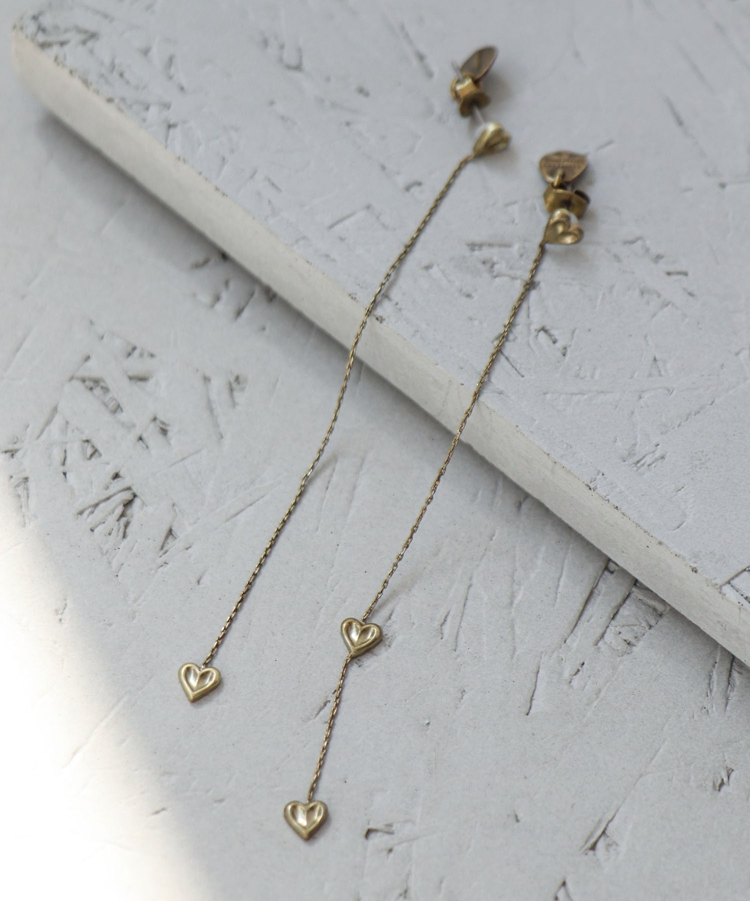 LIMITED NUMBER】ロングチェーンハートピアス | AND ON JIONE