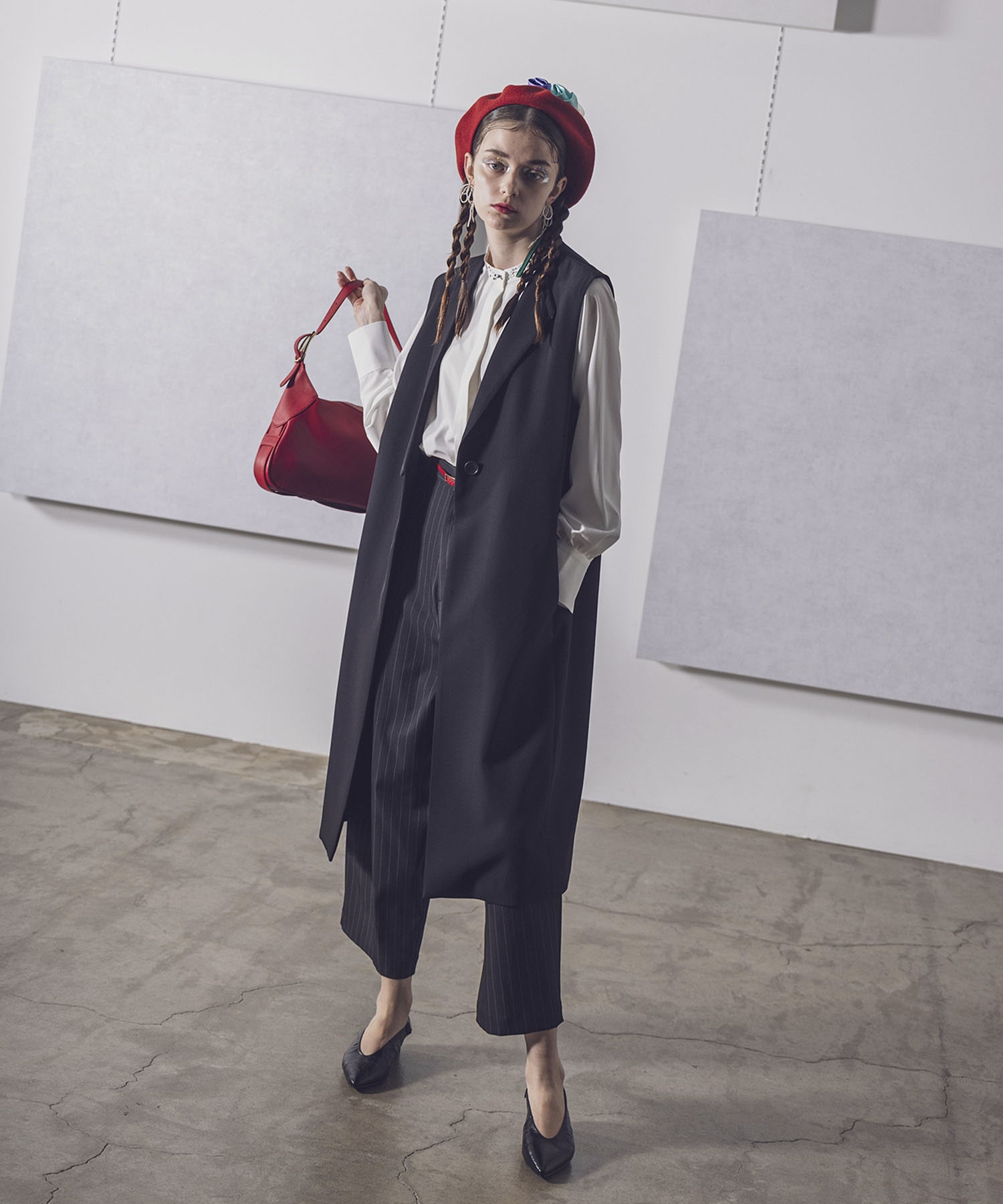 ストライプタックカーブパンツ | AND ON JIONE STORE