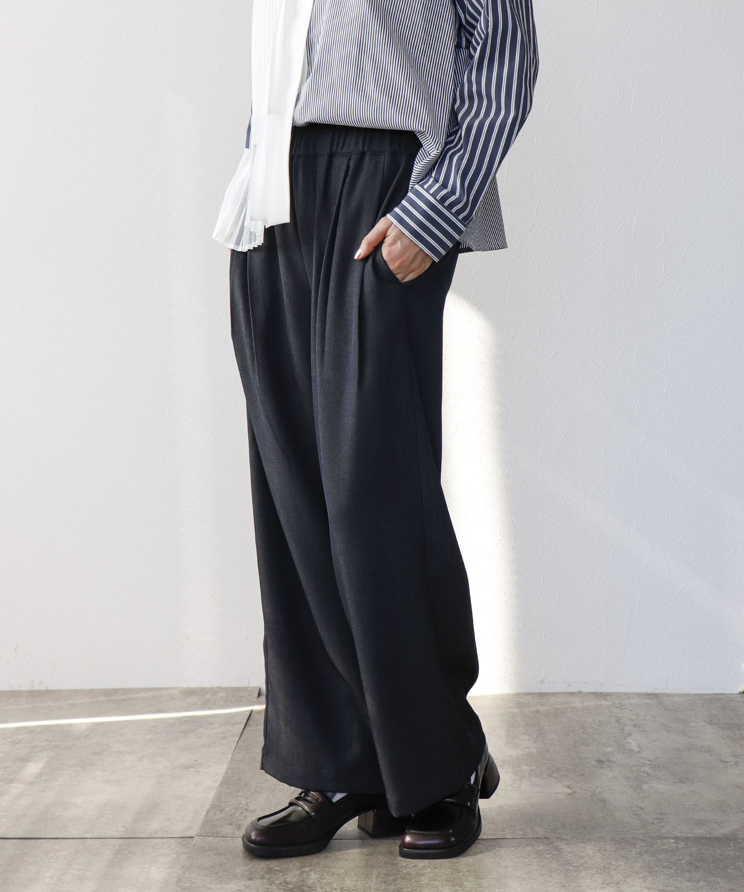 エステルゆるテーパードパンツ