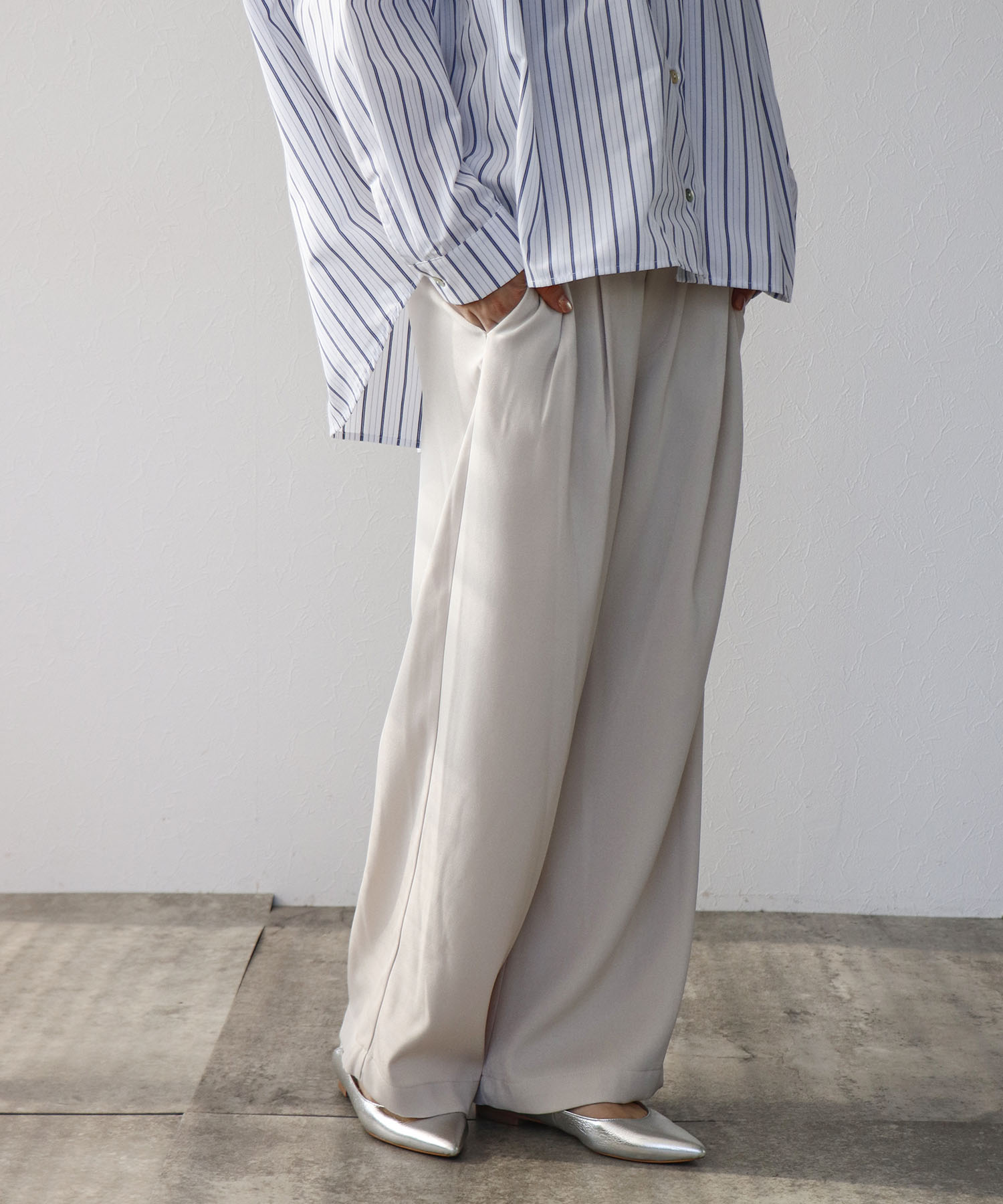 エステルゆるテーパードパンツ